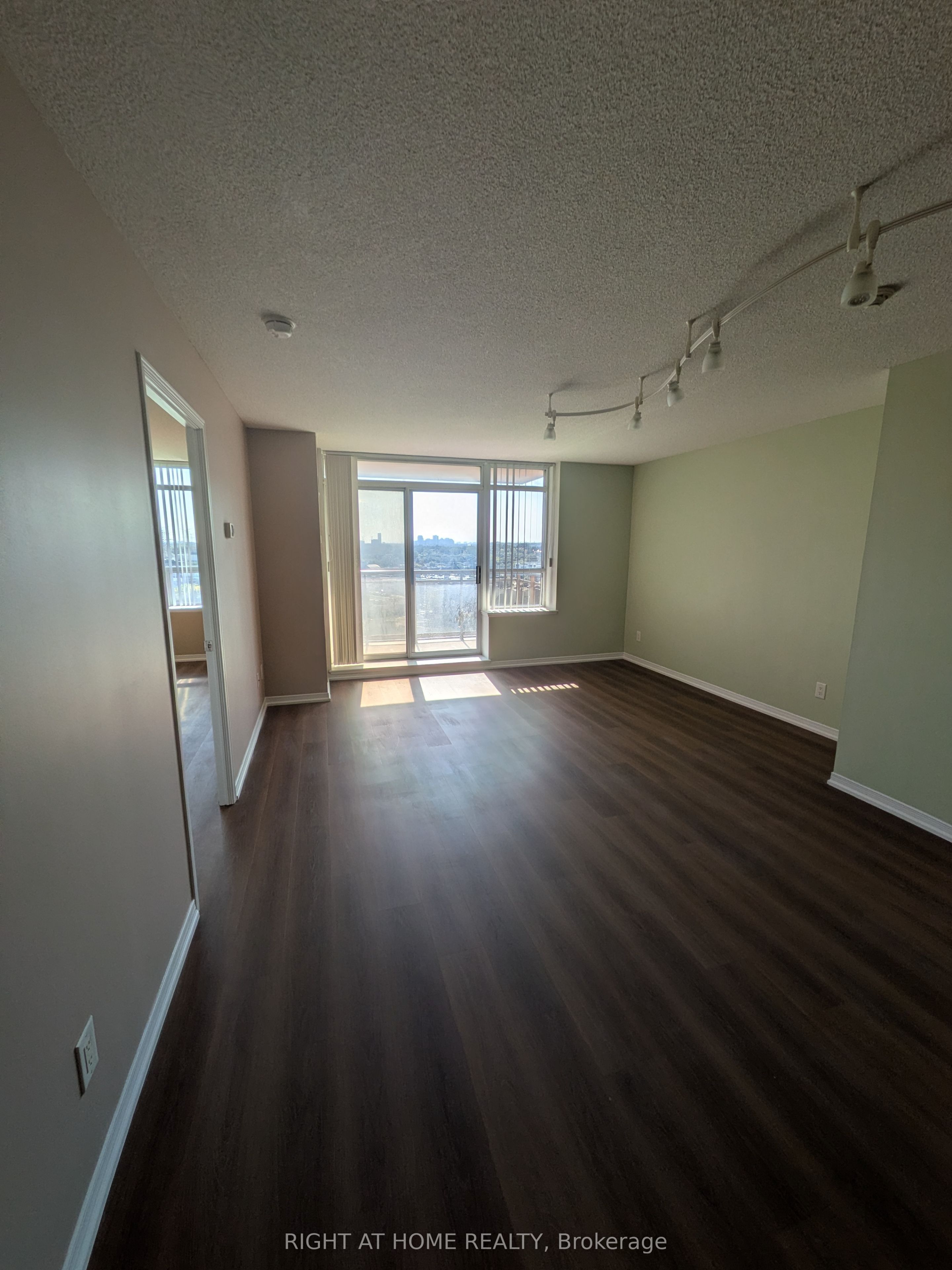 Unit 910 - 75 King William Crescent, Richmond Hill 2