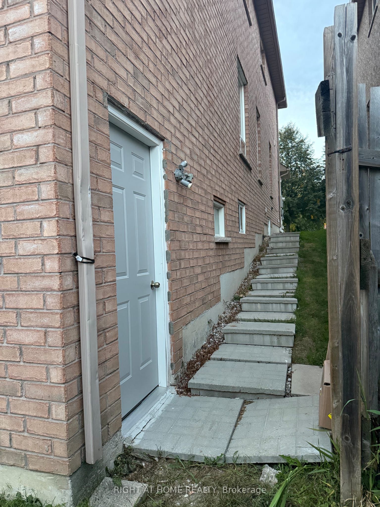 Unit Walkout Basement - 23 Lark Crescent, Richmond Hill 4