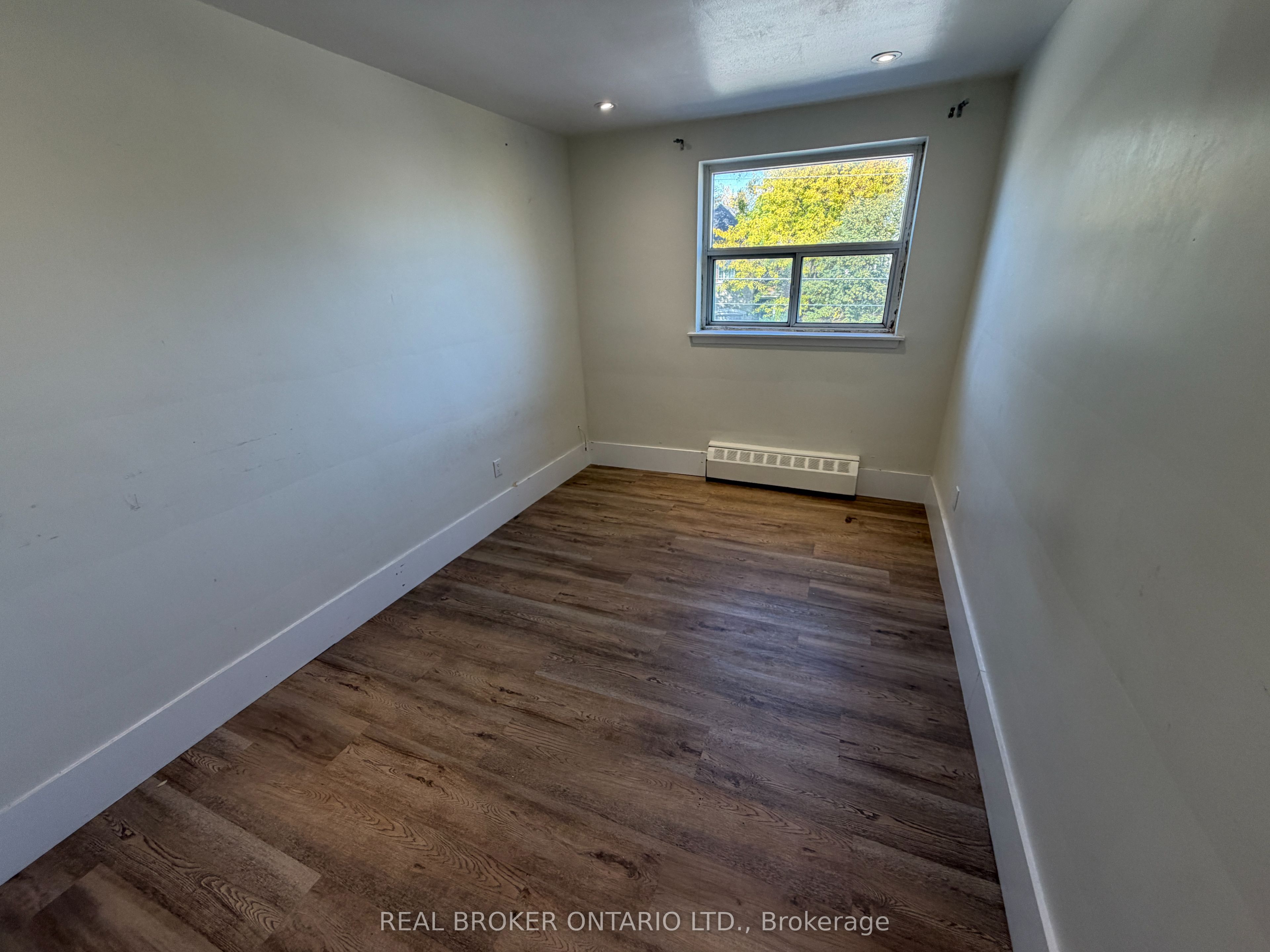 Unit 202 - 50 Benson Avenue, Richmond Hill 4