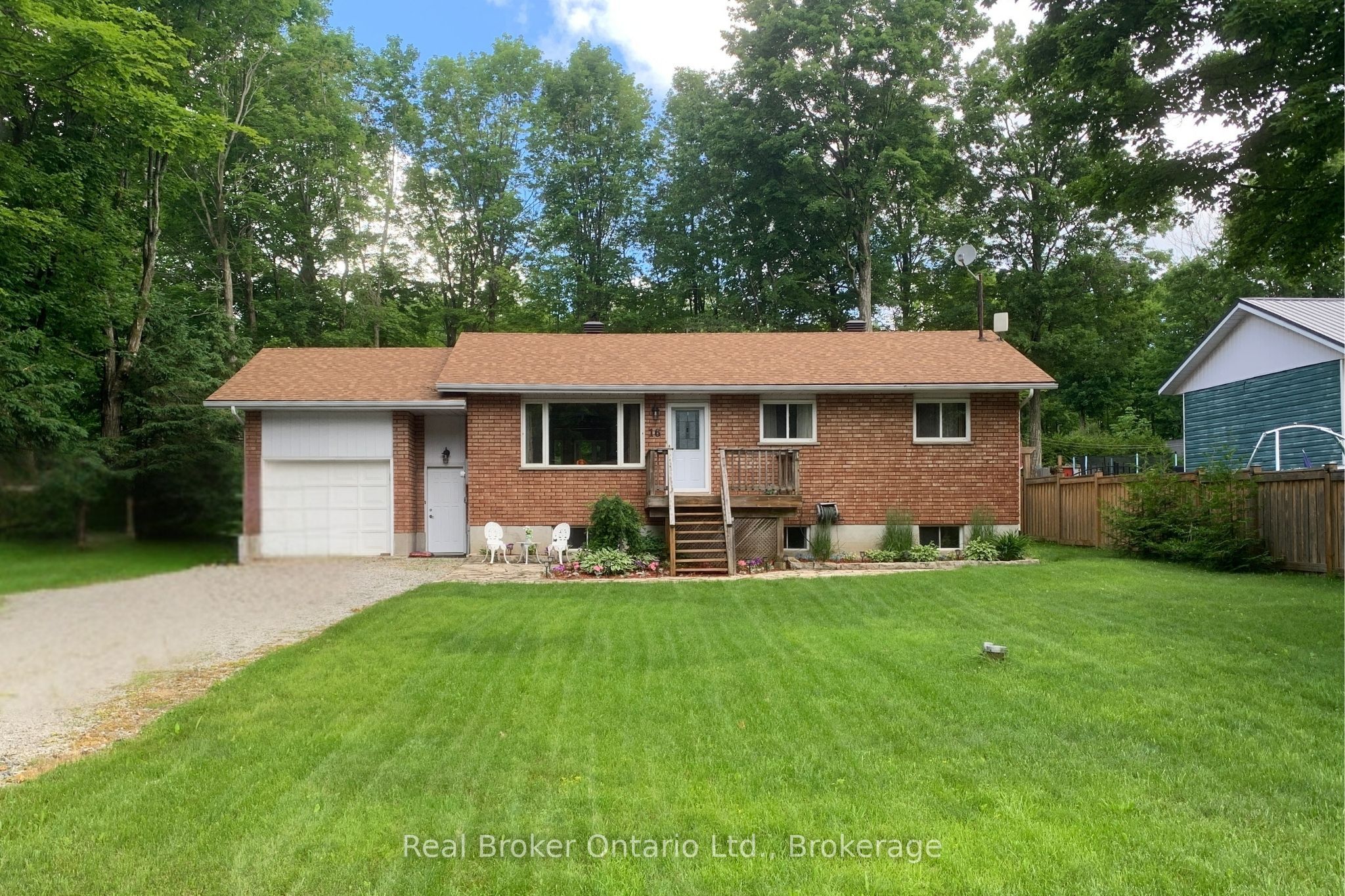 16 Mundy Avenue, Tiny 2