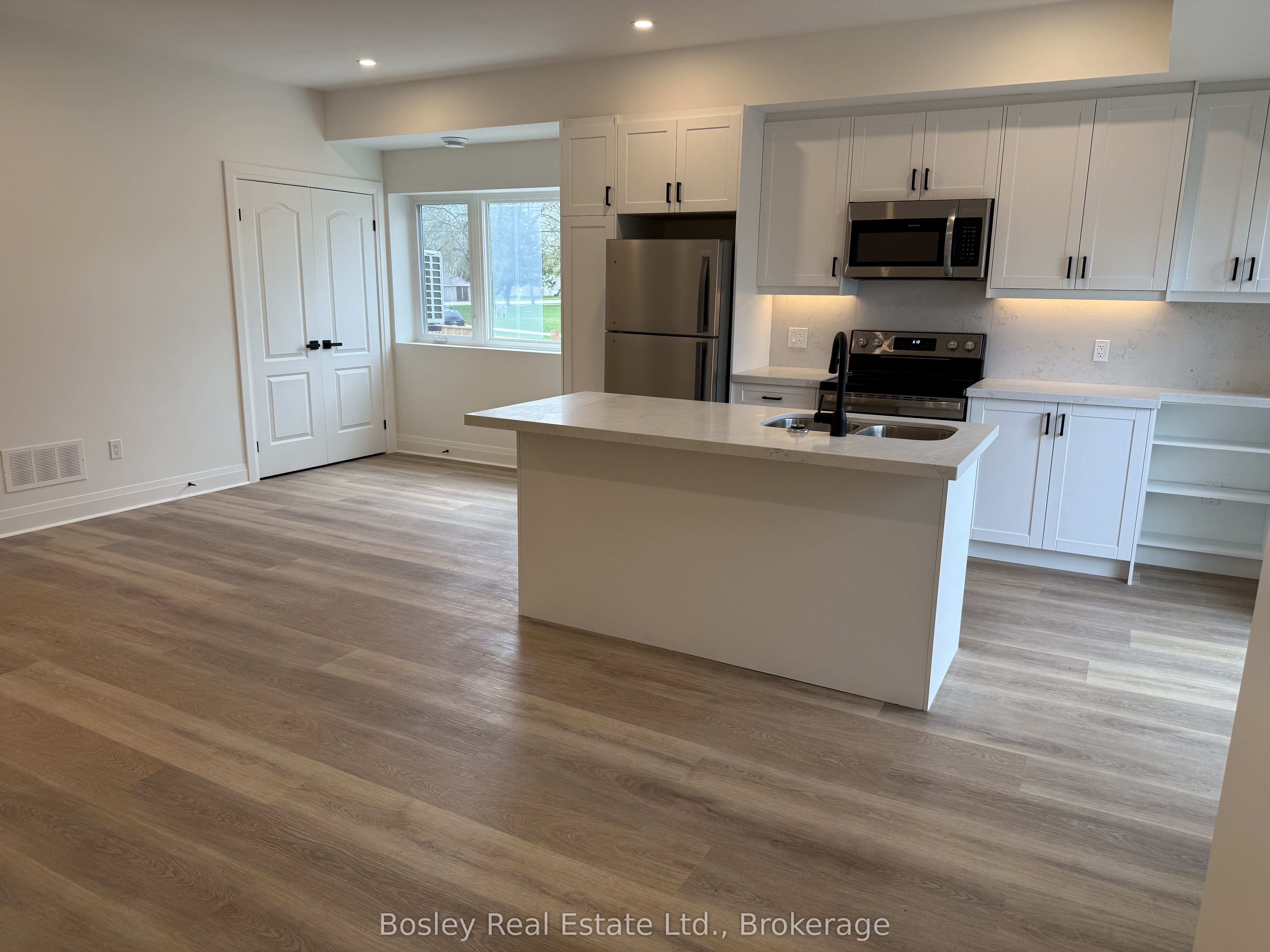 Unit 1 - 2 Golfview Drive, Collingwood 3