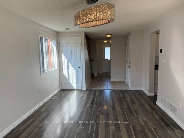 28 Weymouth Road, Barrie 4