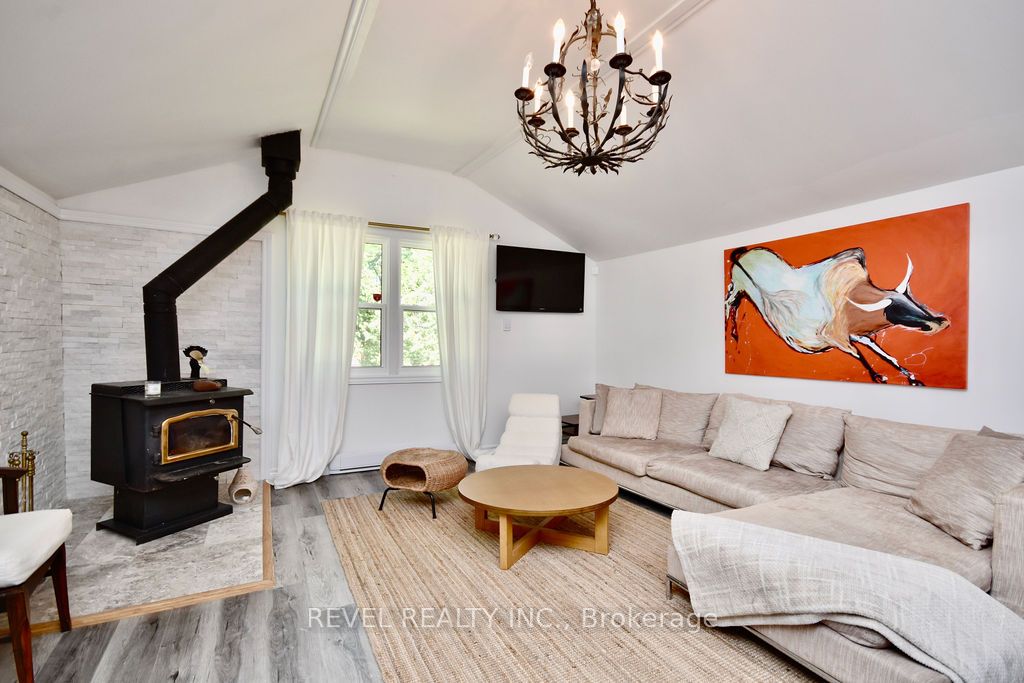 39 Domar Road, Tiny 4