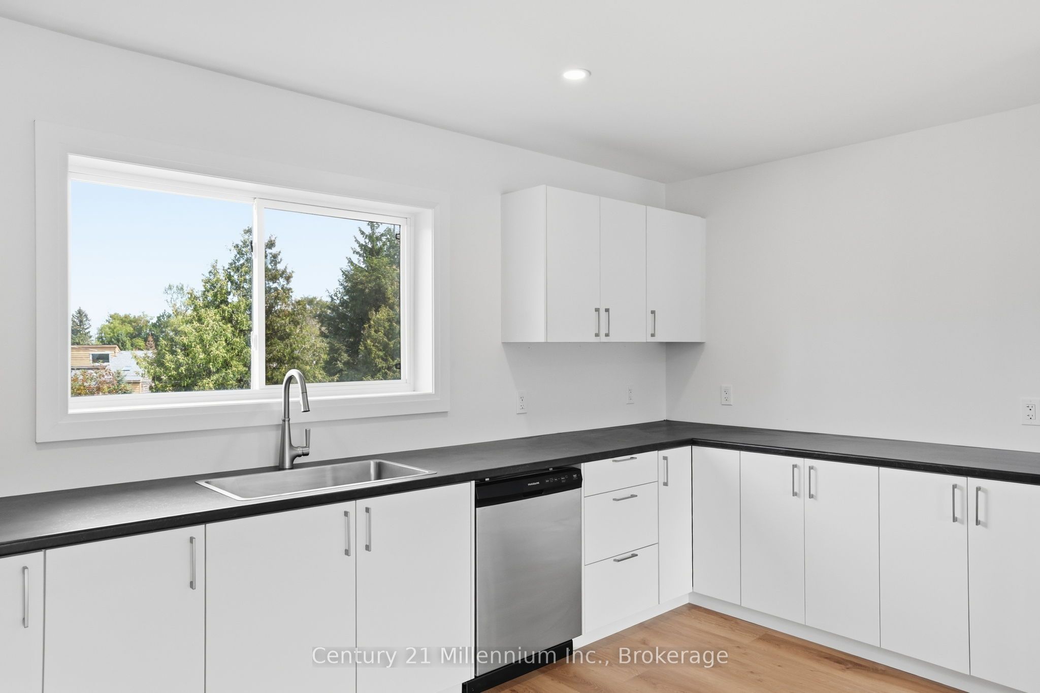 Unit 2 - 9592 BEACHWOOD Road, Collingwood 4