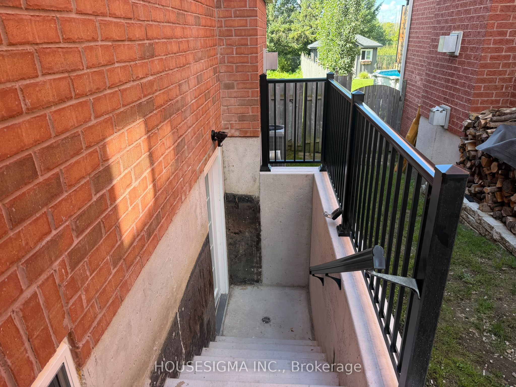 Unit Lower Unit - 129 Gore Drive, Barrie 3