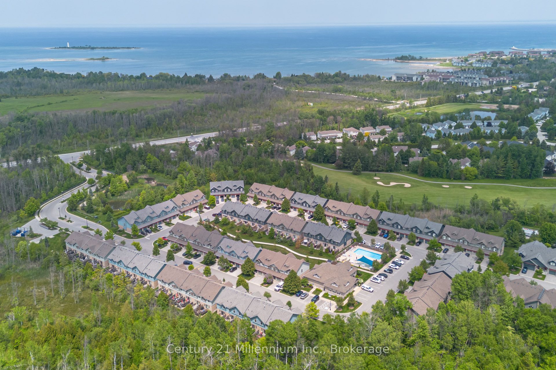 Unit 37 - 37 Silver Glen Boulevard, Collingwood 1