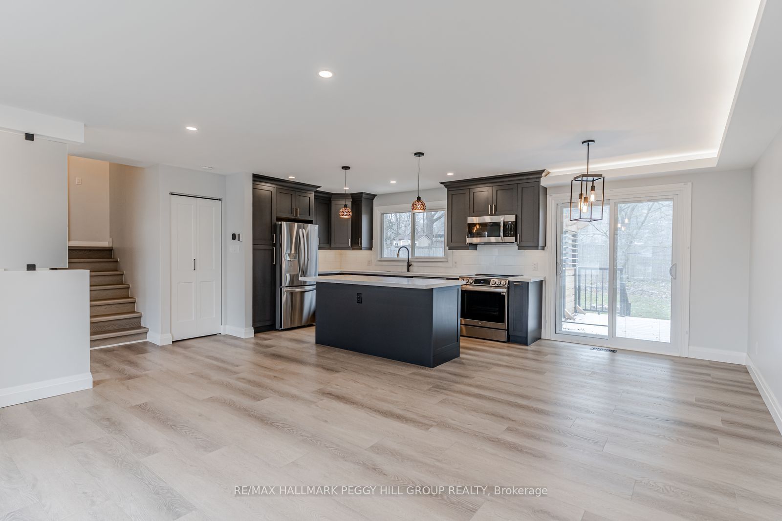 Unit Upper - 20 Ottaway Avenue, Barrie 3