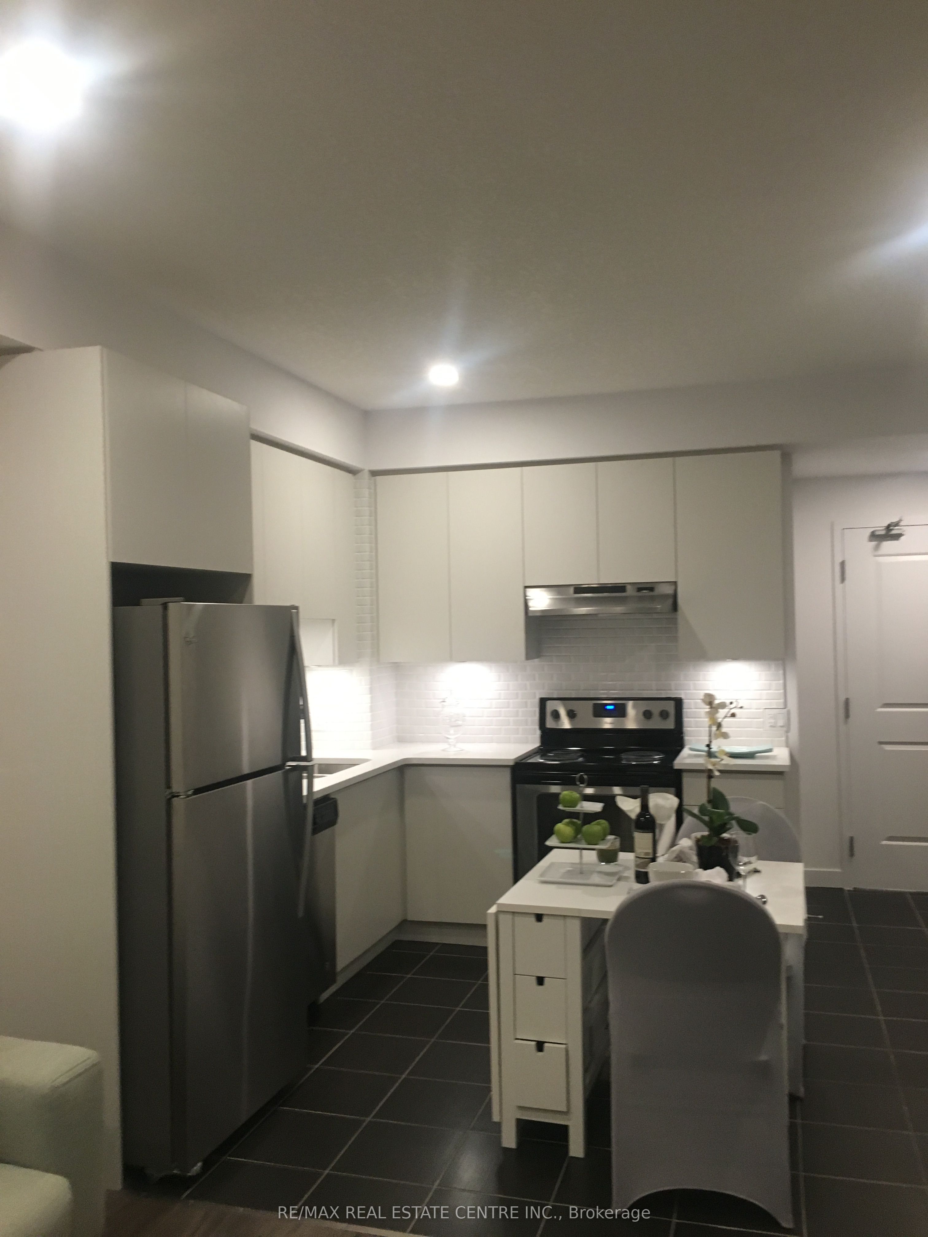Unit 402 - 2490 Old Bronte Road, Oakville 3