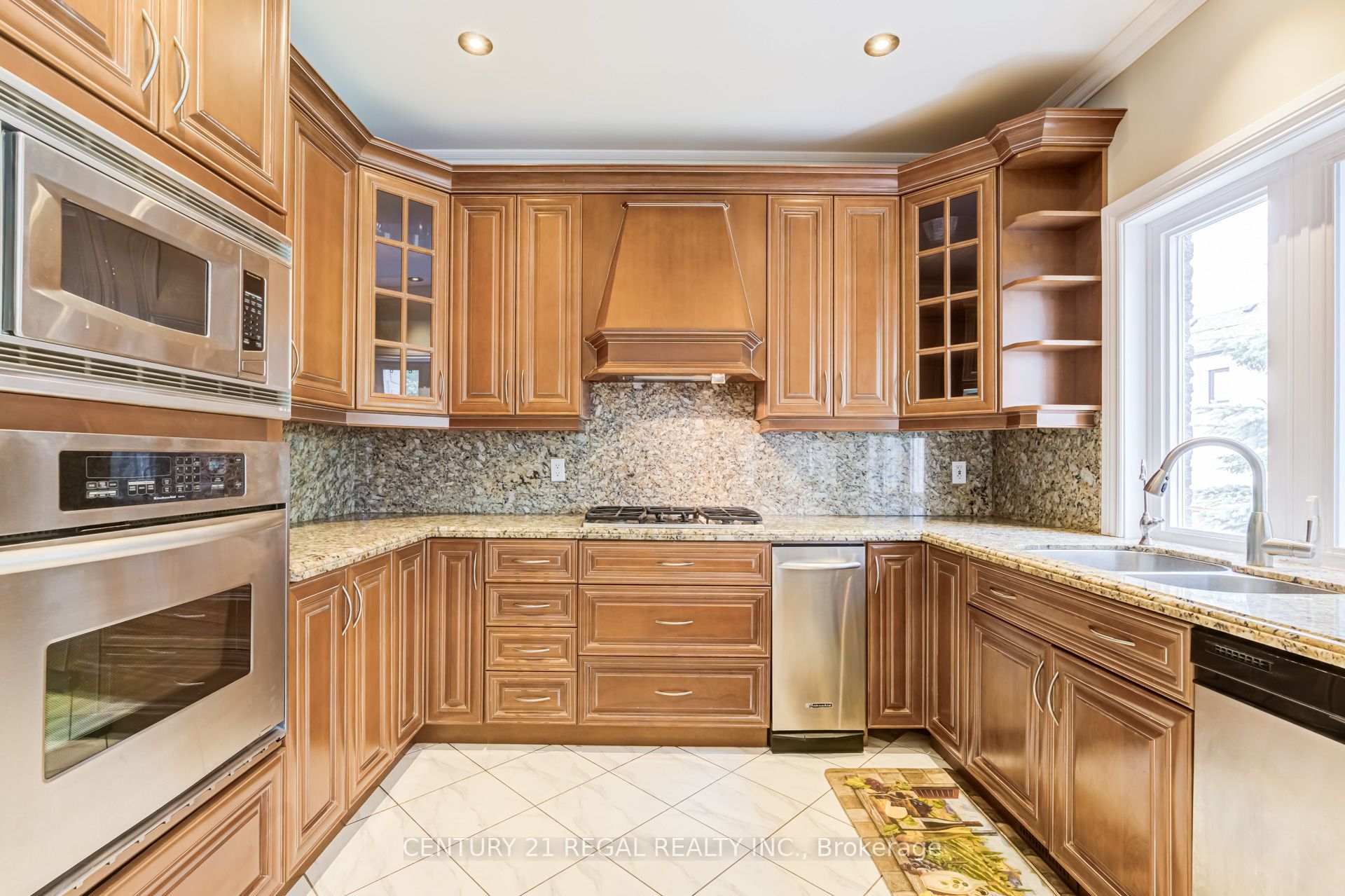 2A Twenty Eighth Street, Etobicoke 5
