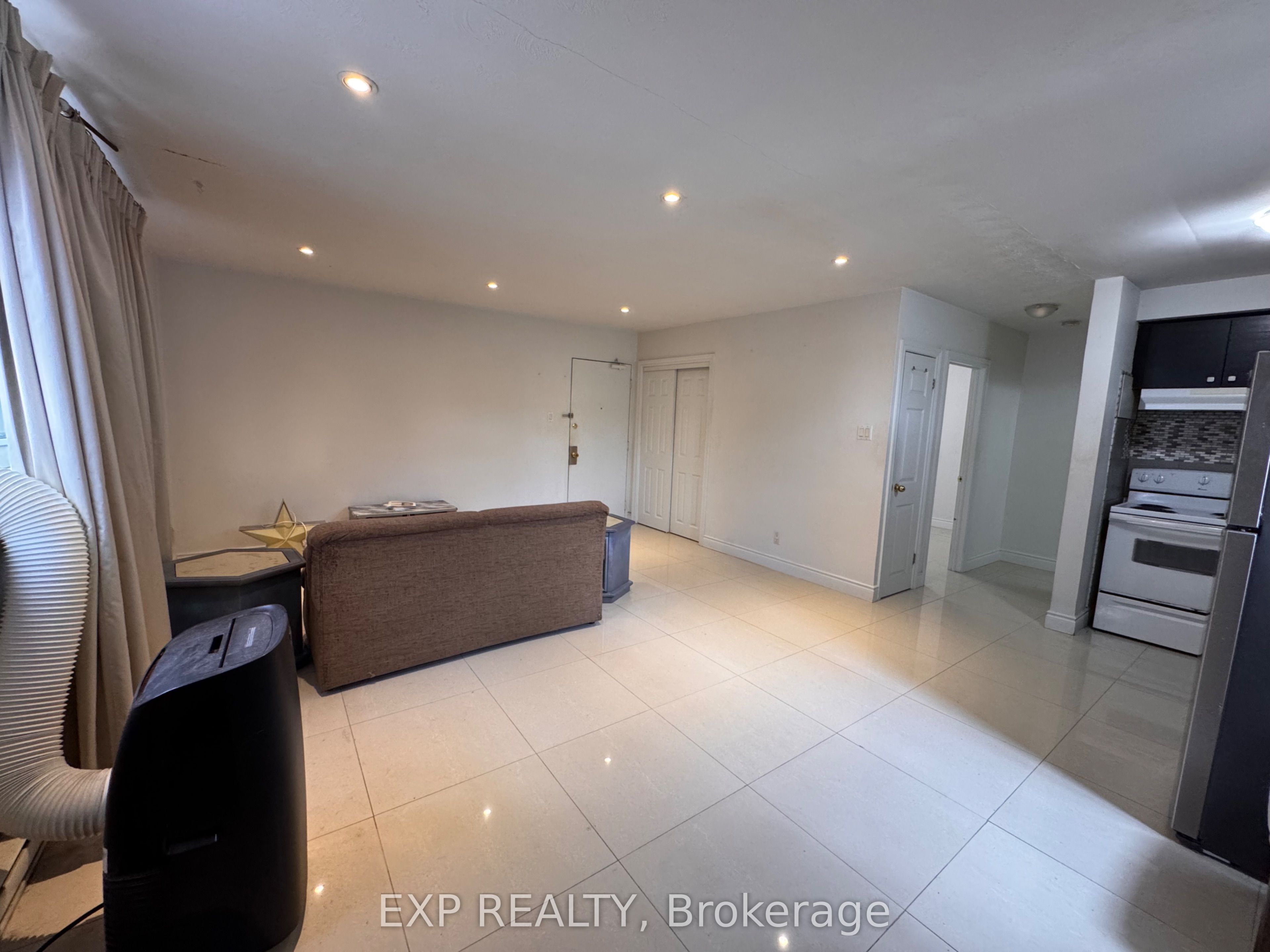 Unit 3 - 256 Lakeshore Road E, Mississauga 2