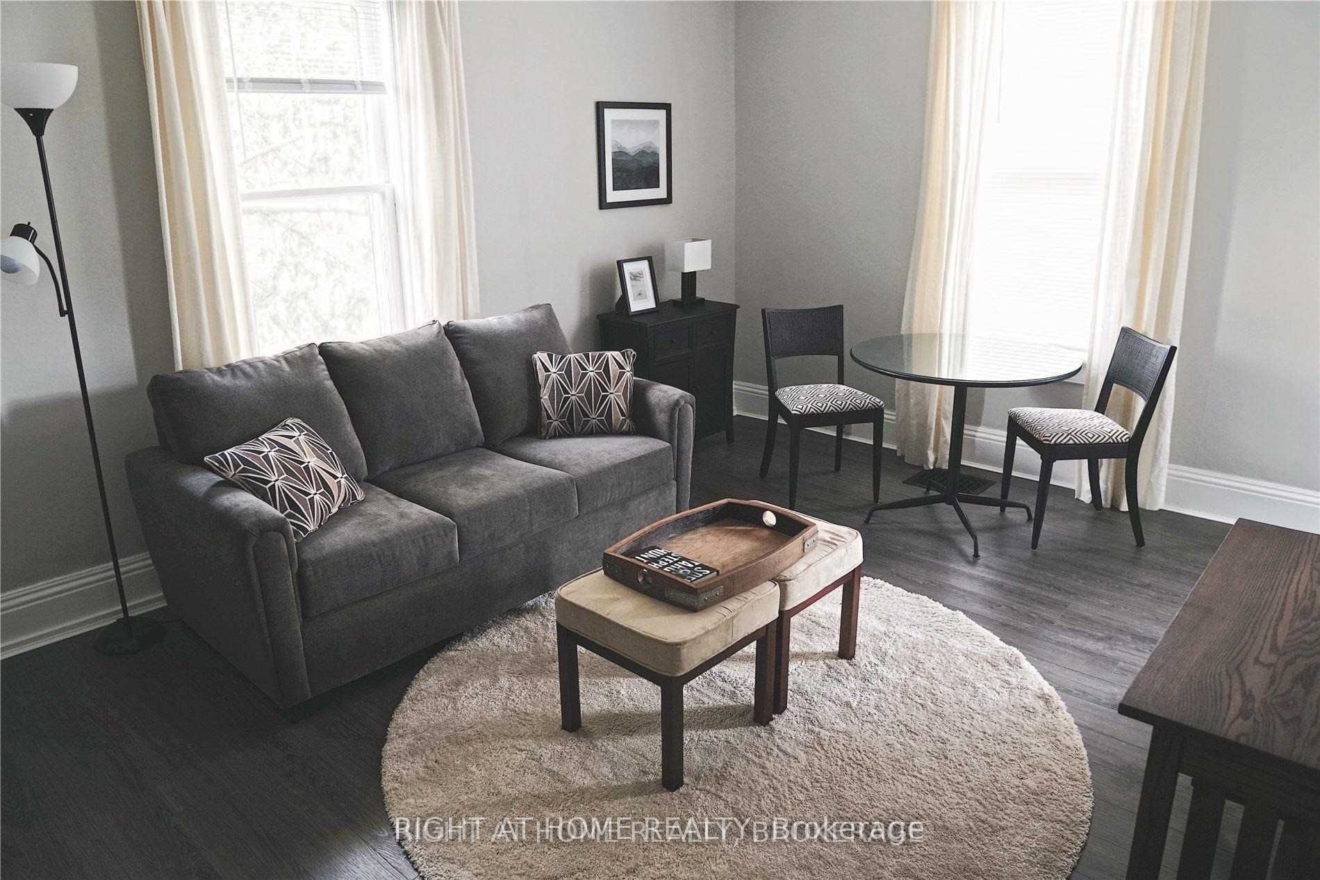 Unit 1 - 164 Trafalgar Road, Oakville 2
