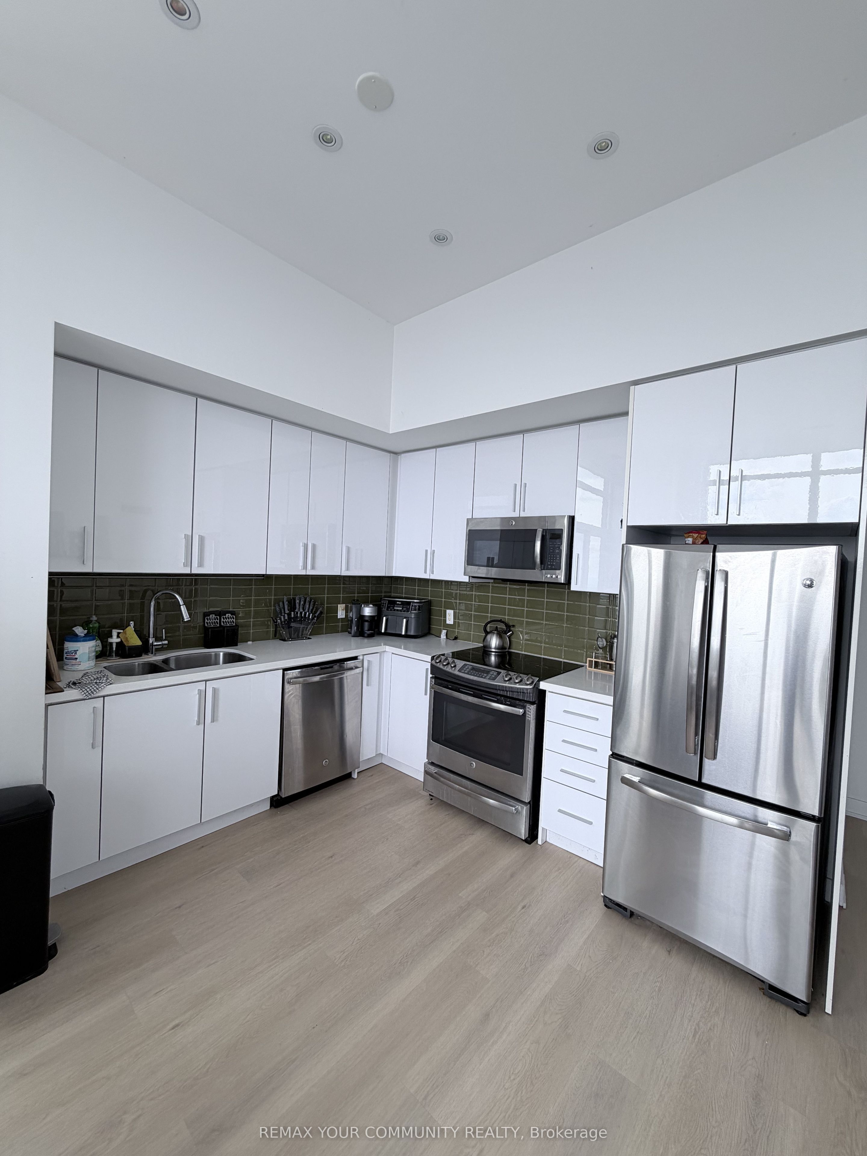 Unit PH2 - 2220 Lakeshore Boulevard, Etobicoke 3