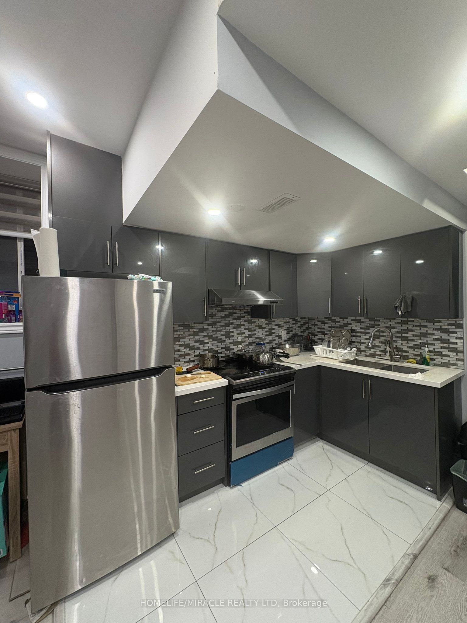 8 Midmorning Road, Brampton 2