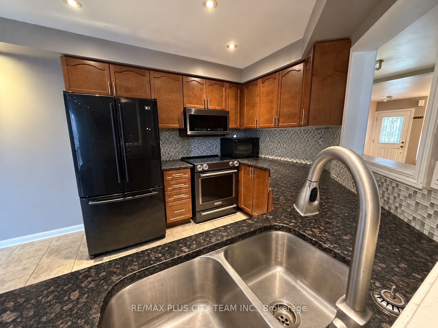 844 Luxton Drive, Milton 5
