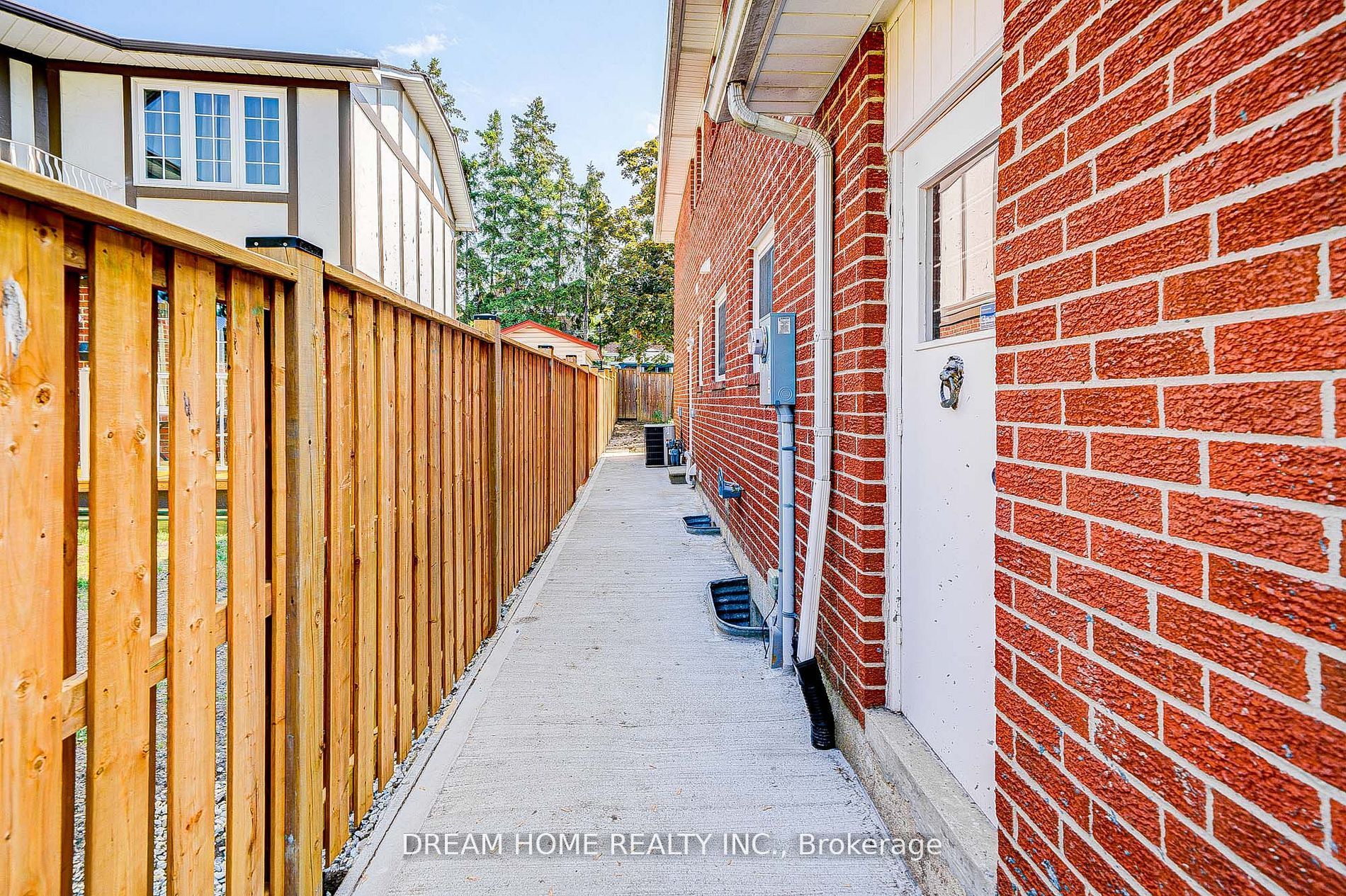 Unit Lower - 23 Manorcrest Street, Brampton 2