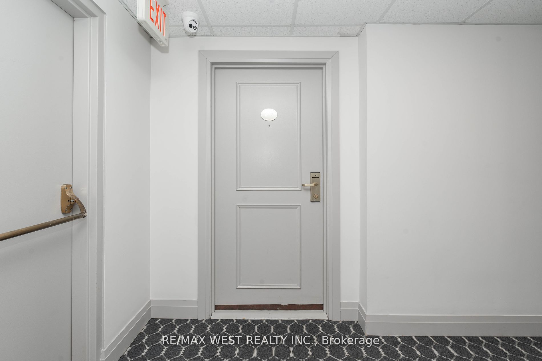Unit 817 - 2737 Keele Street, North York 4