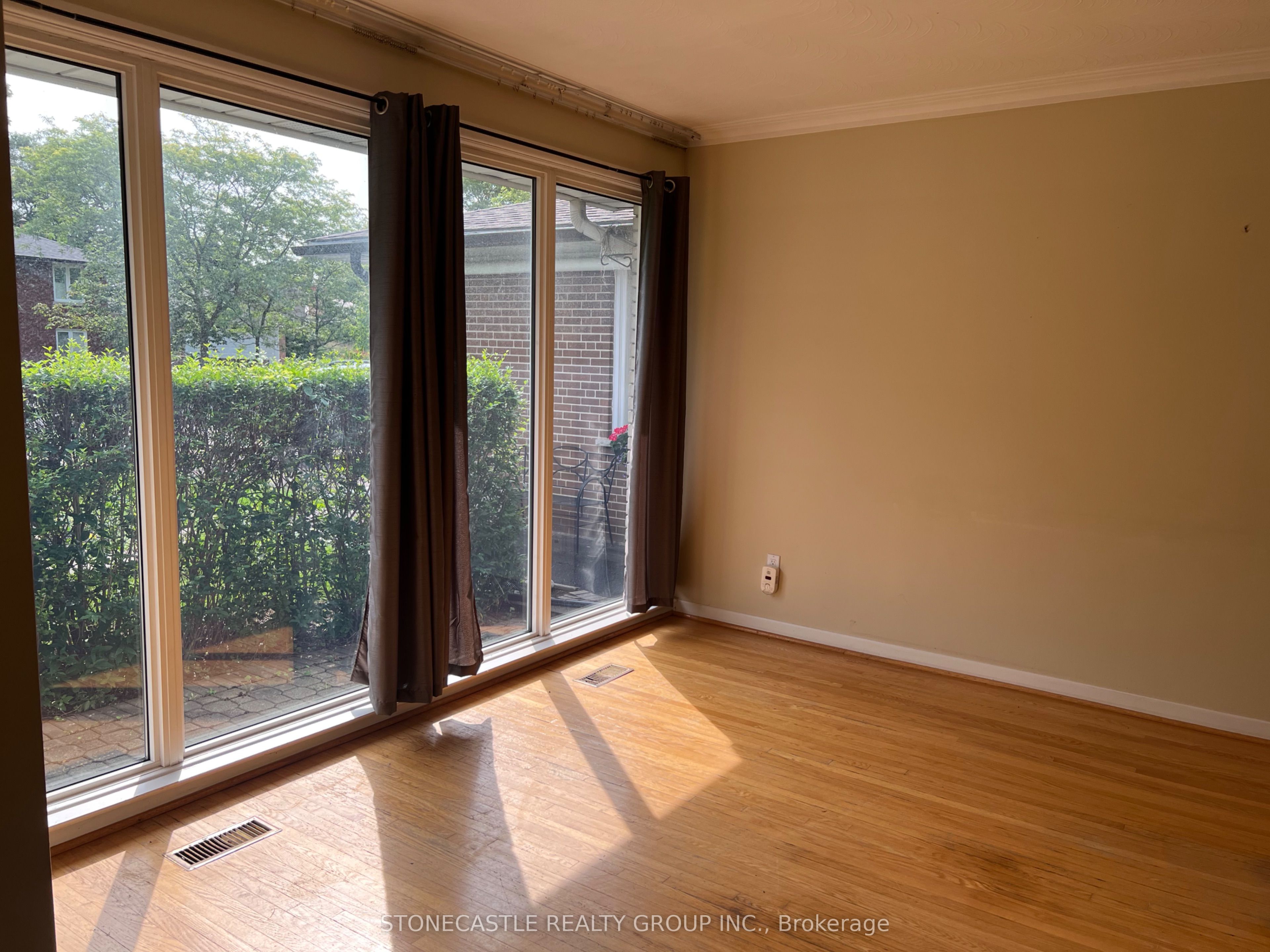 8 Hartsdale Drive, Etobicoke 4