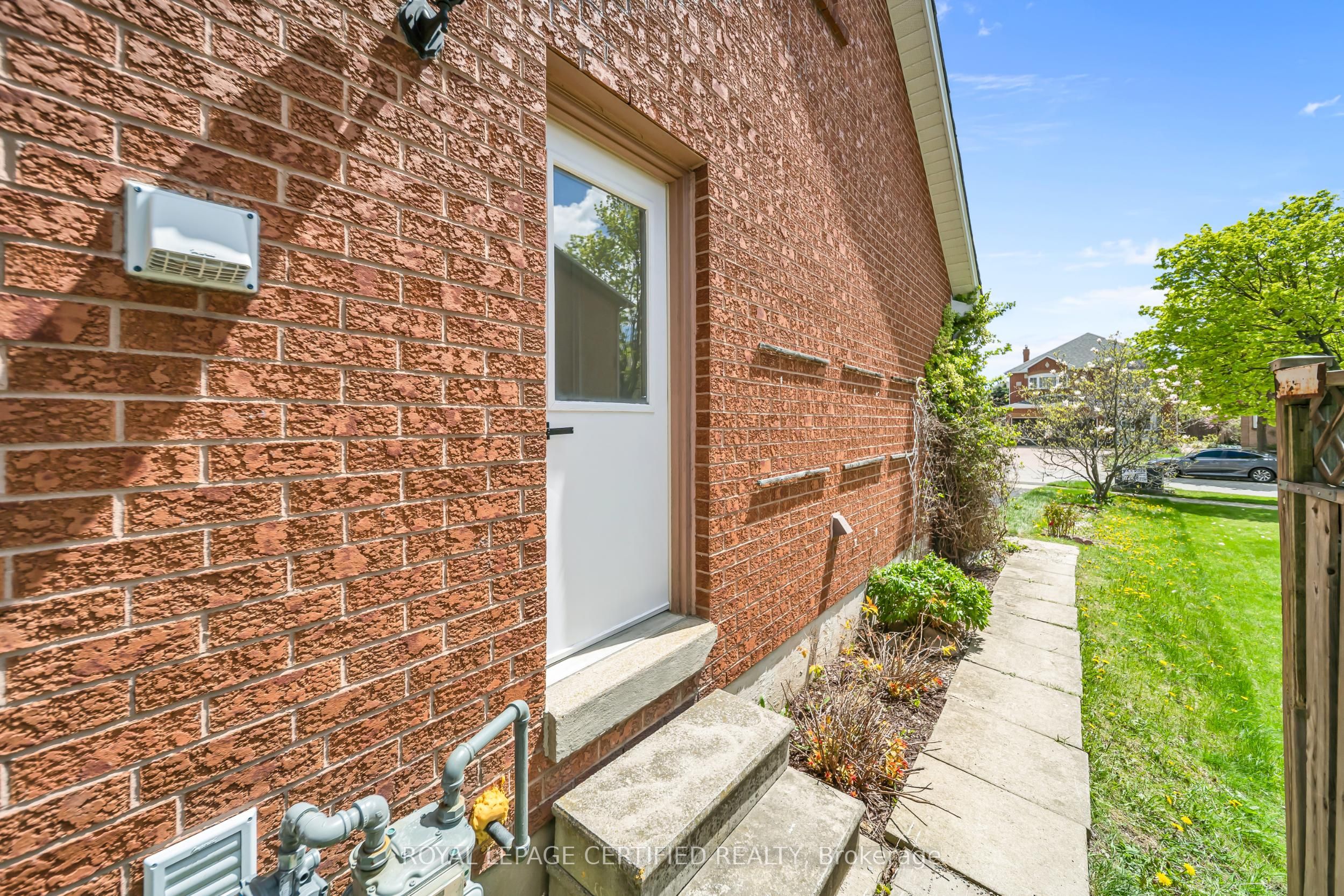 Unit Lower - 5016 Natkarni Crescent, Mississauga 2