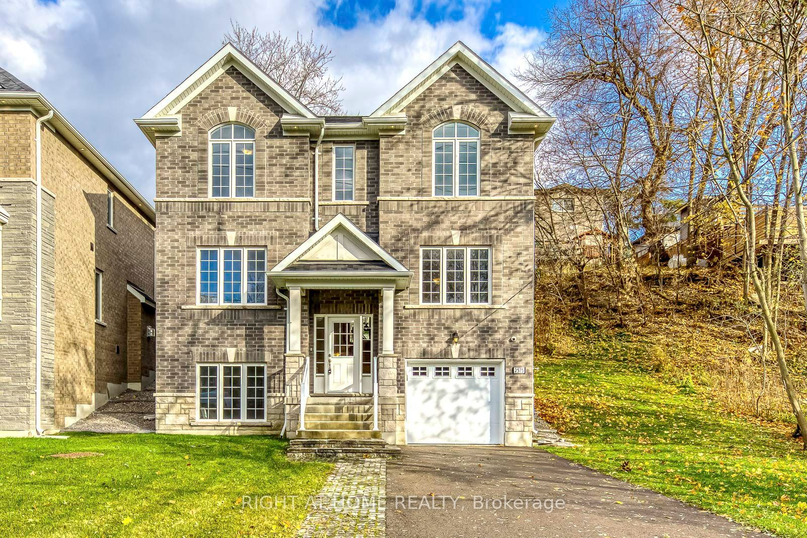 2575 Islington Avenue, Etobicoke 2