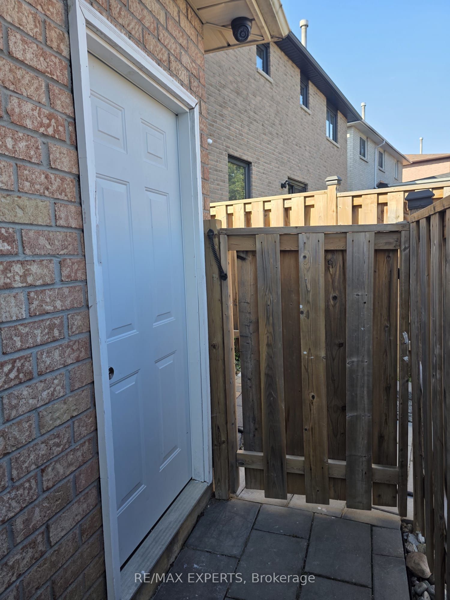 Unit Bsmt - 20 Deer Valley Drive, Caledon 2