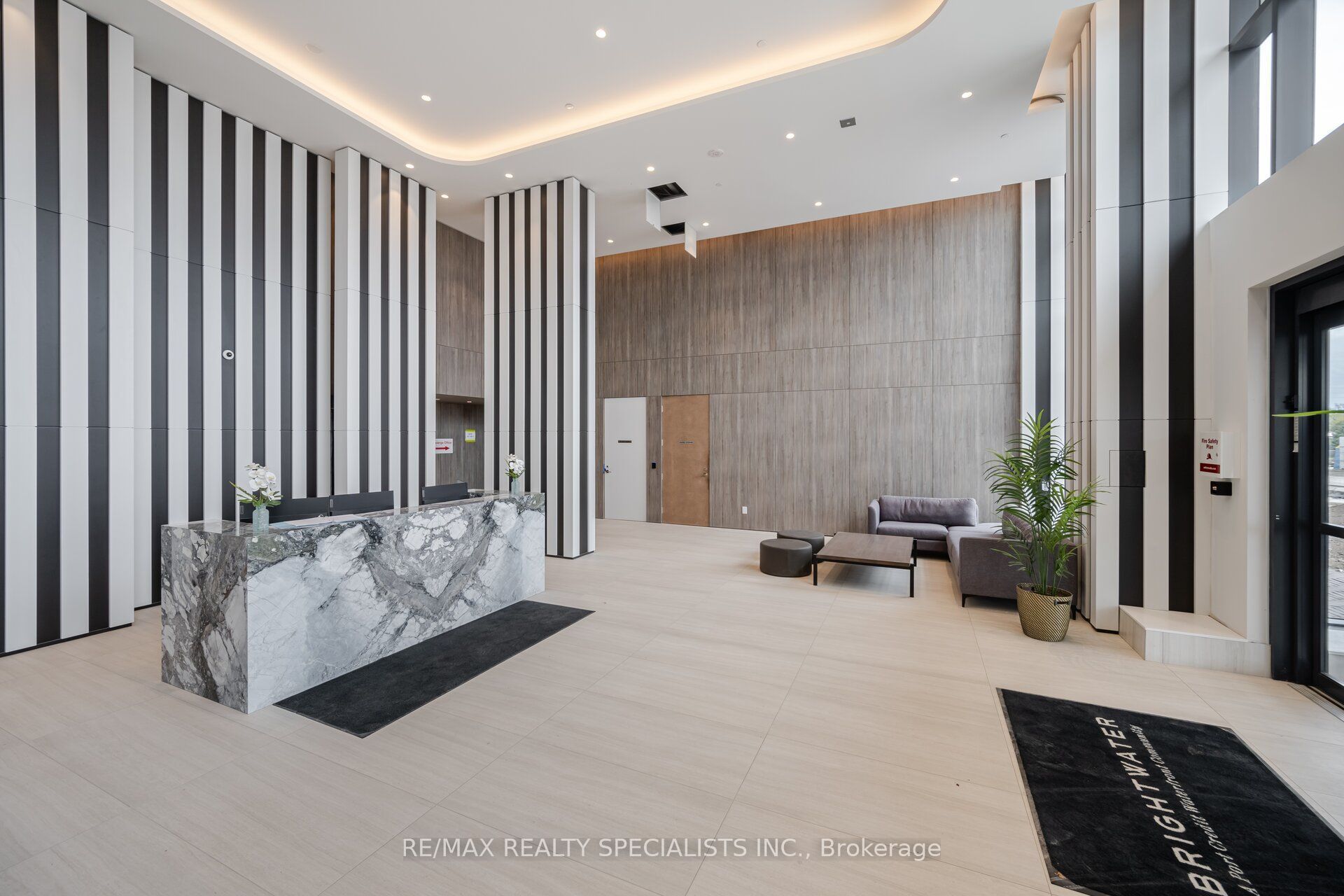 Unit 313 - 220 Missinnihe Way, Mississauga 5