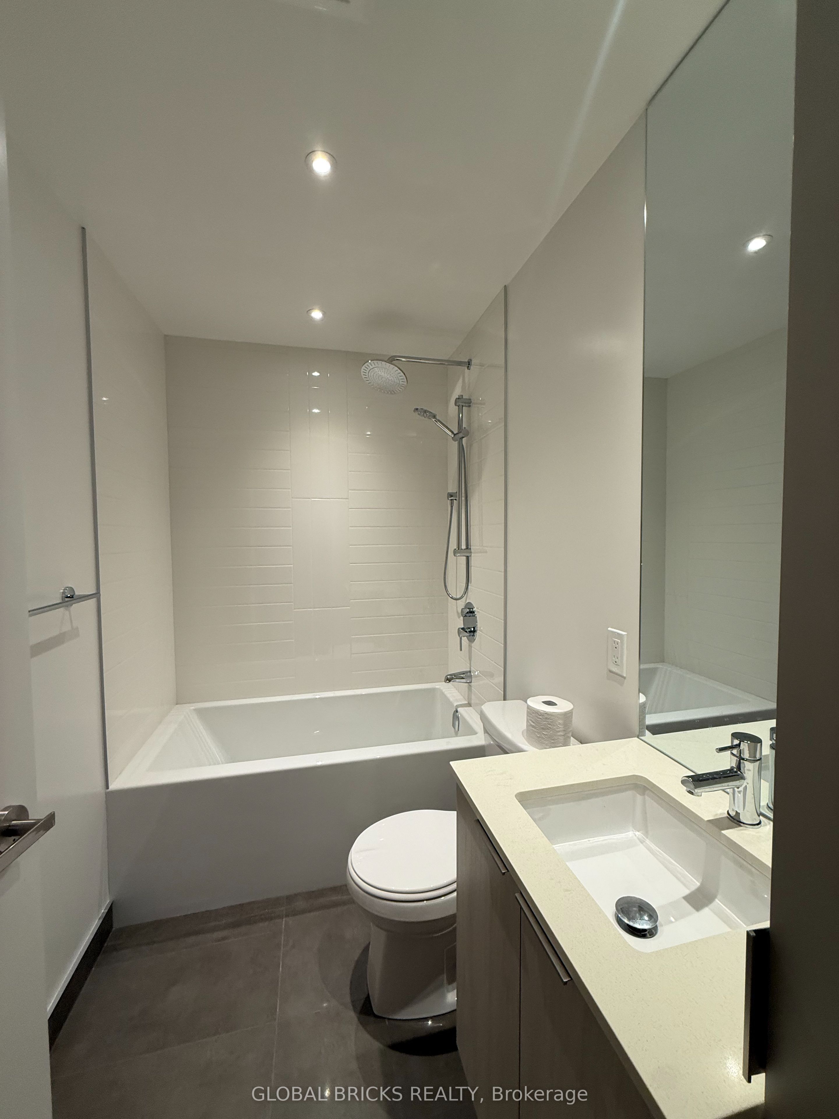 Unit 6707 - 448 Burnhamthorpe Rd W, Mississauga 5