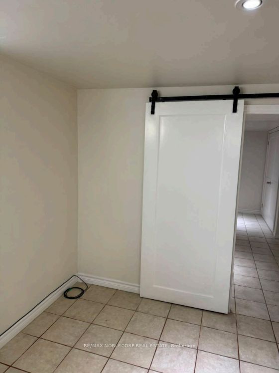 Unit Basement - 131 Redwater Drive, Etobicoke 4