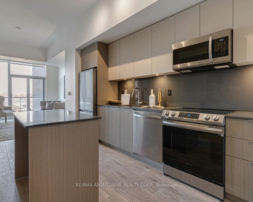Unit B0614 - 133 Bronte Road, Oakville 5