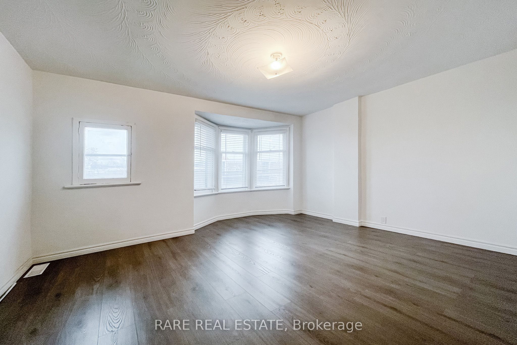 Unit Upper - 32 Garnet Avenue, Toronto 3