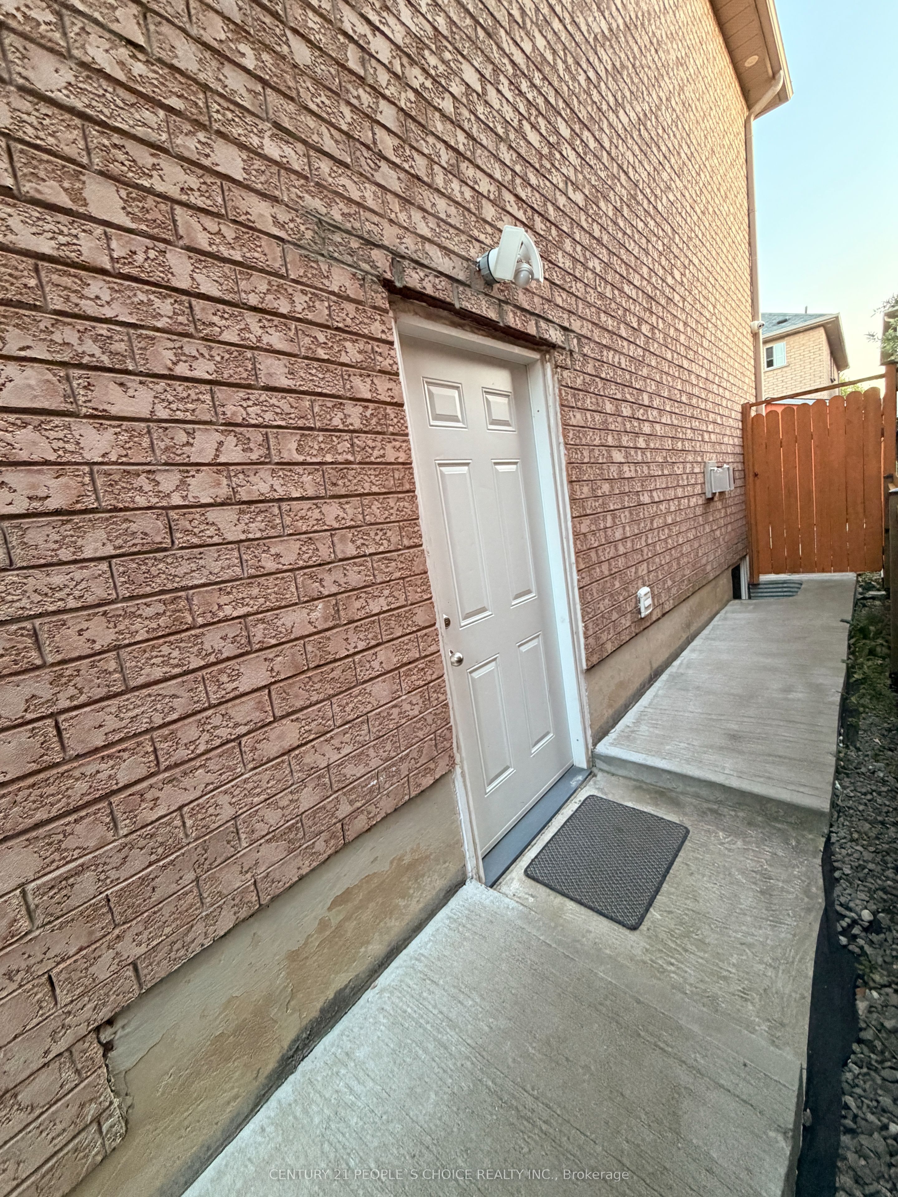 Unit Unit 2, Basement - 36 Allangrove Drive, Brampton 2