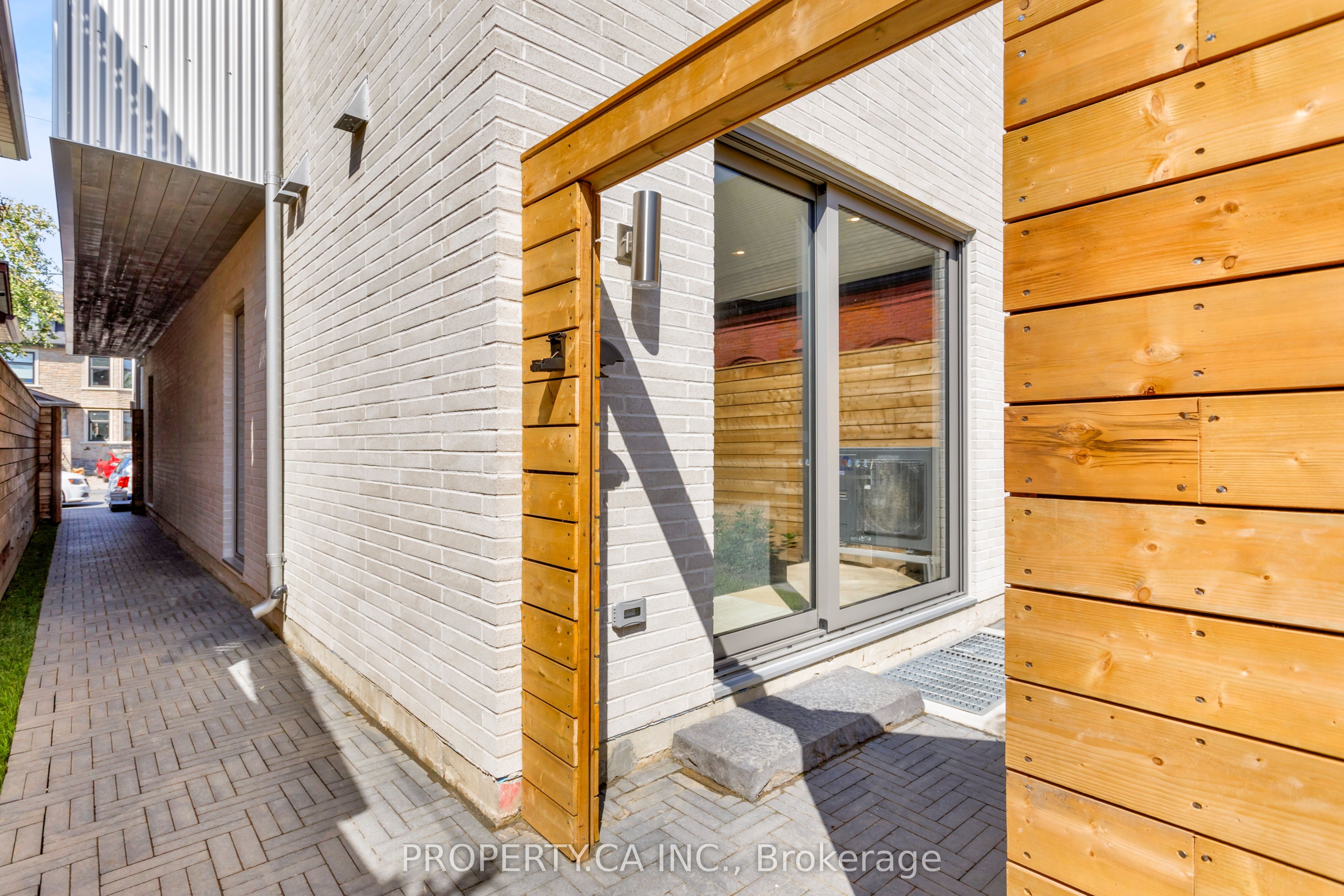 Unit Unit 4 - 301 Keele Street, Toronto 3
