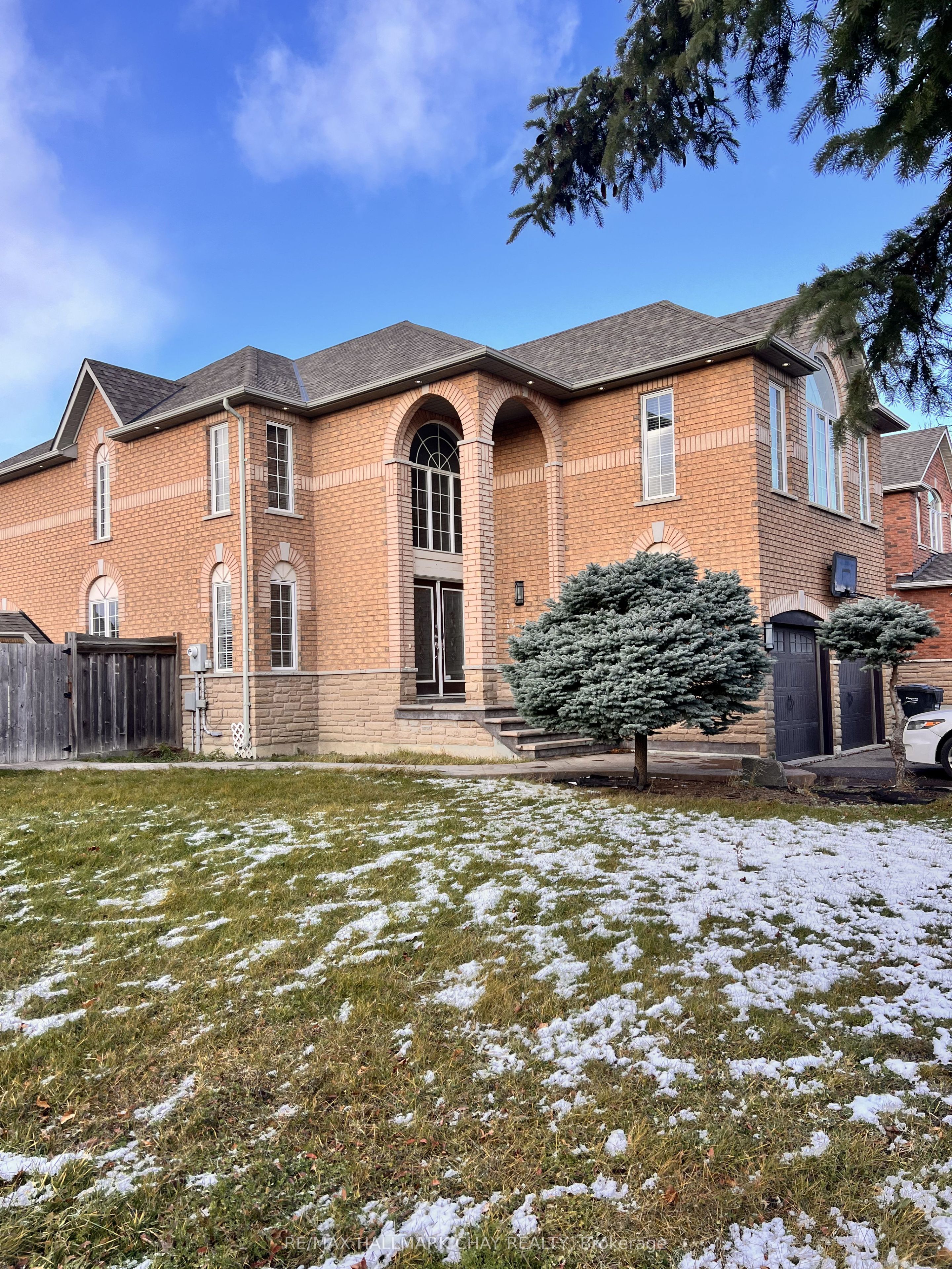 2 Southbend Drive S, Brampton 2