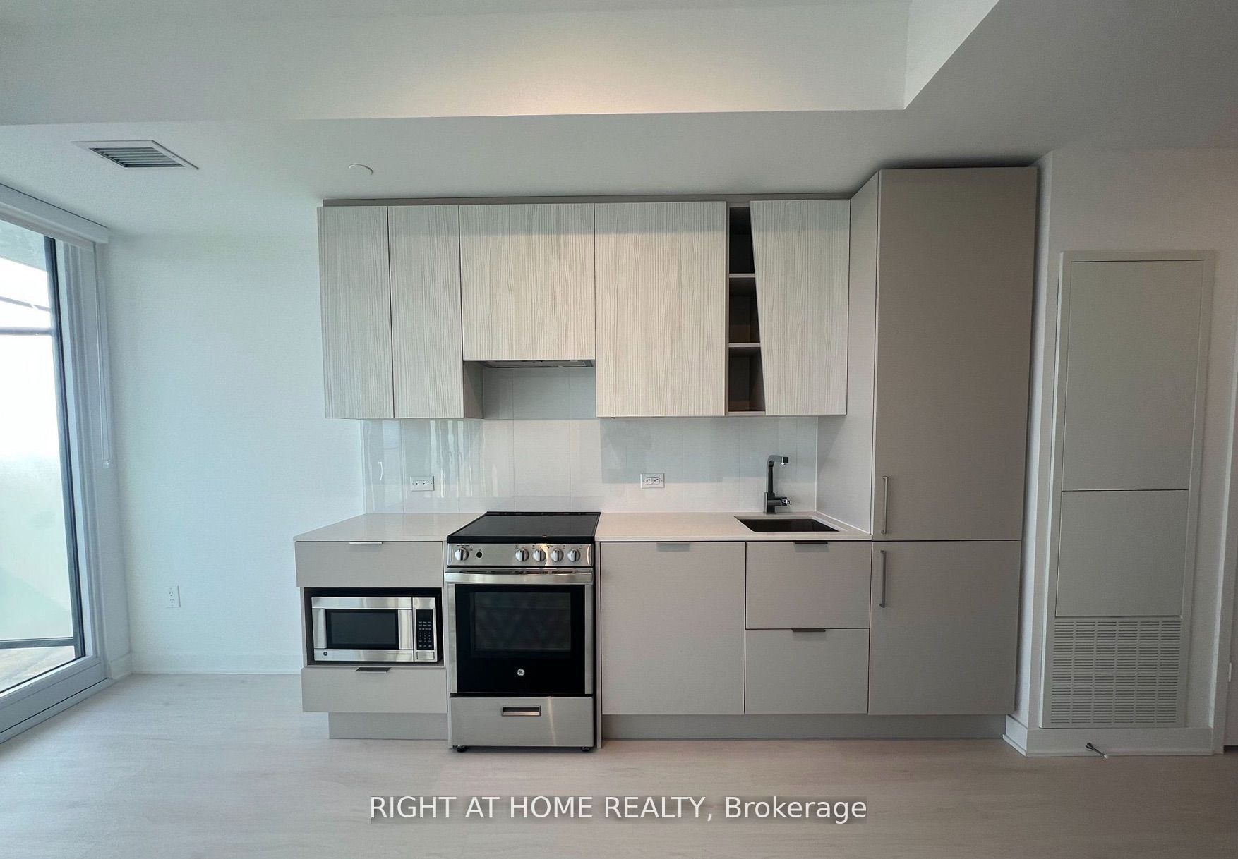 Unit 2507 - 3900 Confederation Parkway, Mississauga 4