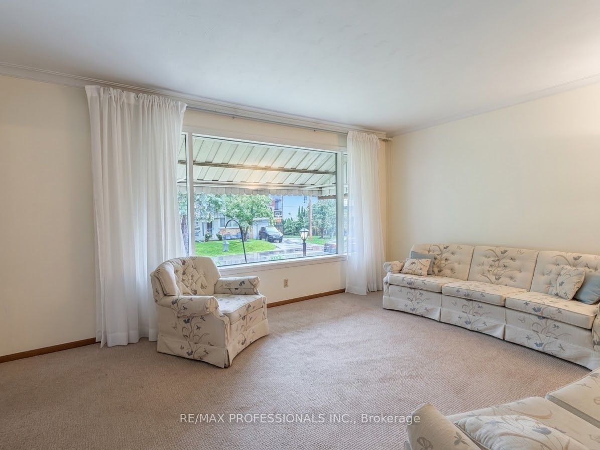 31 Cheshire Drive, Etobicoke 2