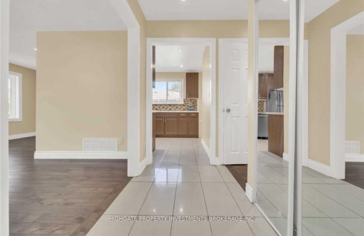 Unit Main - 36 Reigate Avenue, Brampton 3