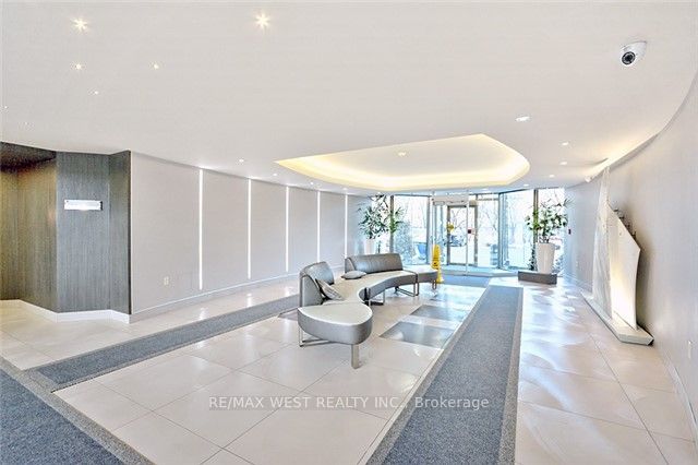 Unit 314 - 2261 Lake Shore Boulevard W, Etobicoke 2