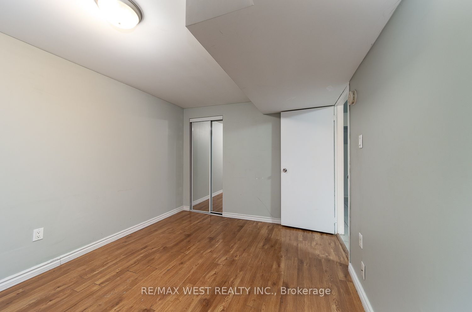 2534 Palisander Avenue, Mississauga 4