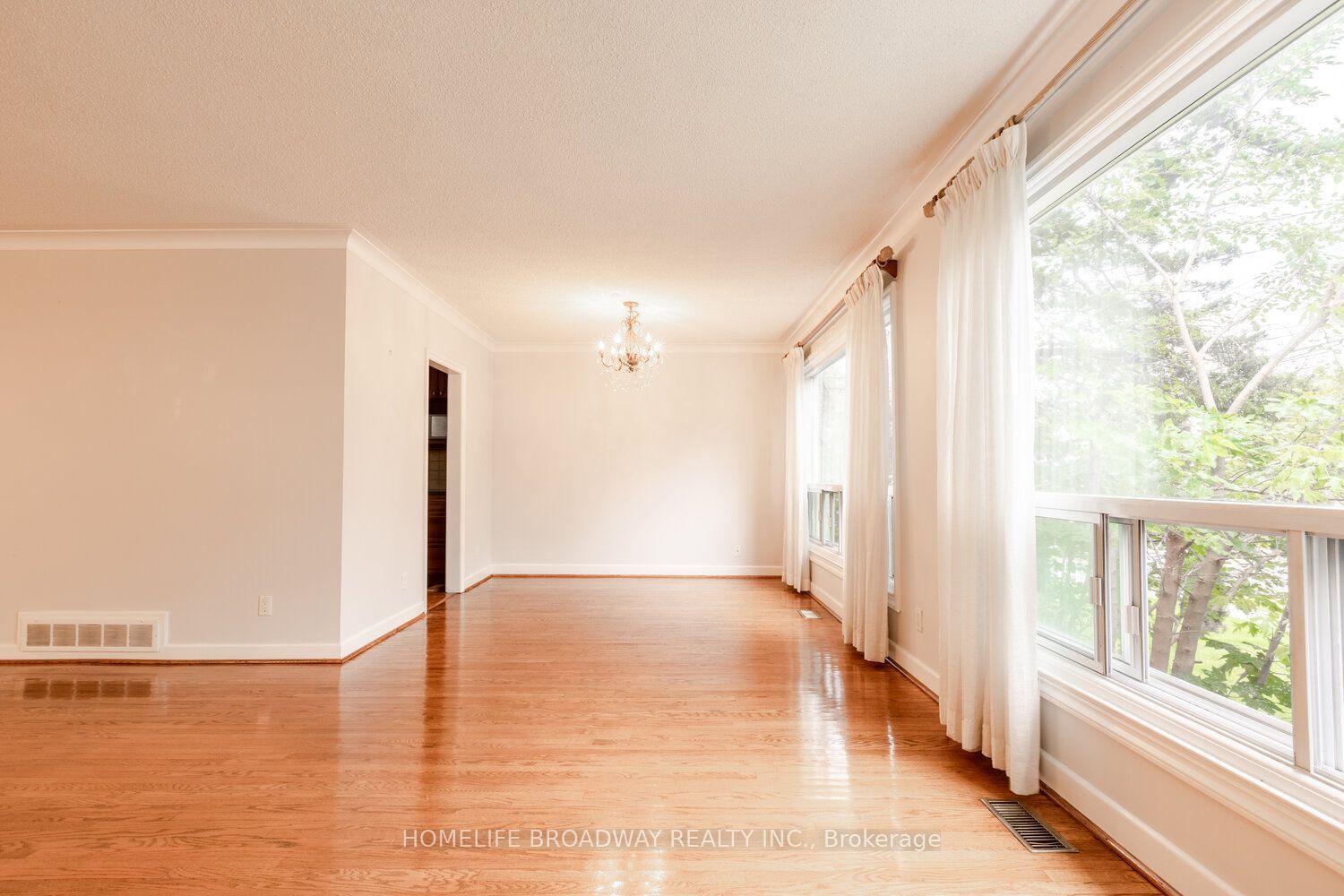 37 Millburn Drive, Etobicoke 5