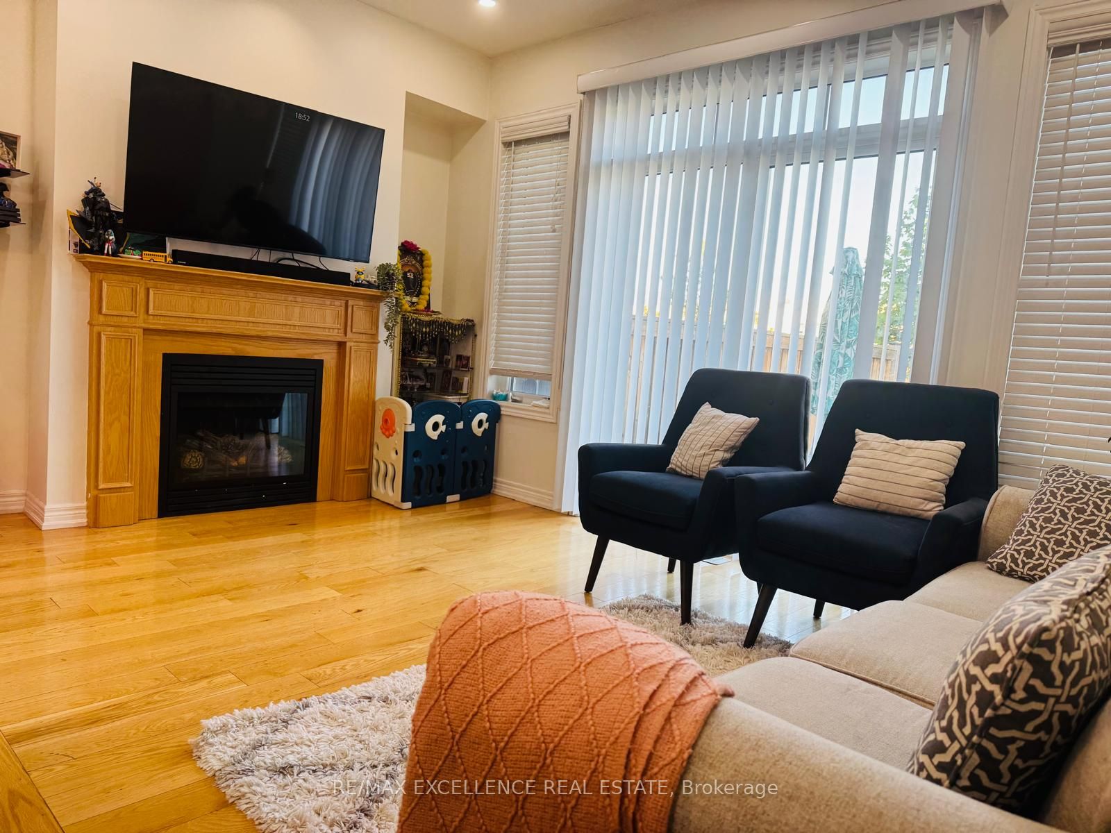 37 Dufay Road, Brampton 5