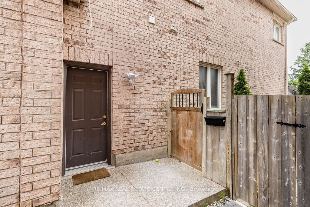 Unit Bsmt - 20 Laurentide Crescent, Brampton 2