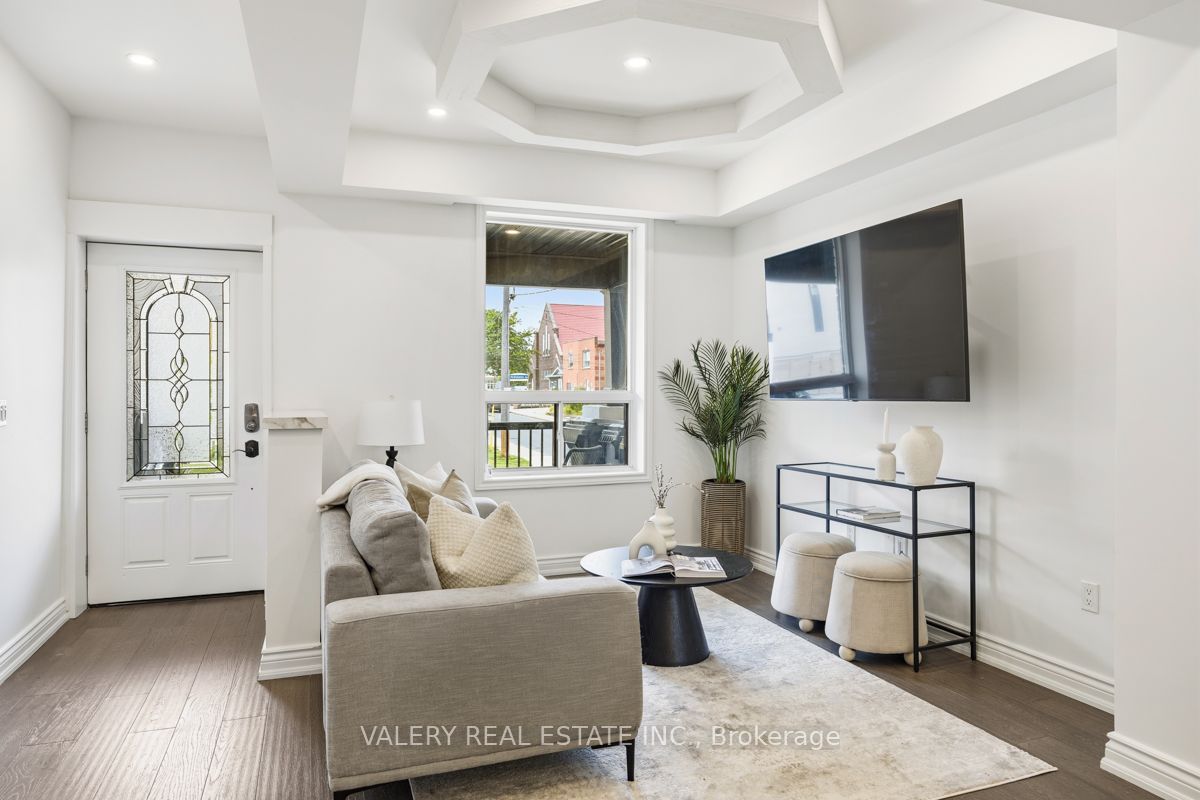 Unit Upper - 219 Mcroberts Avenue, Toronto 5
