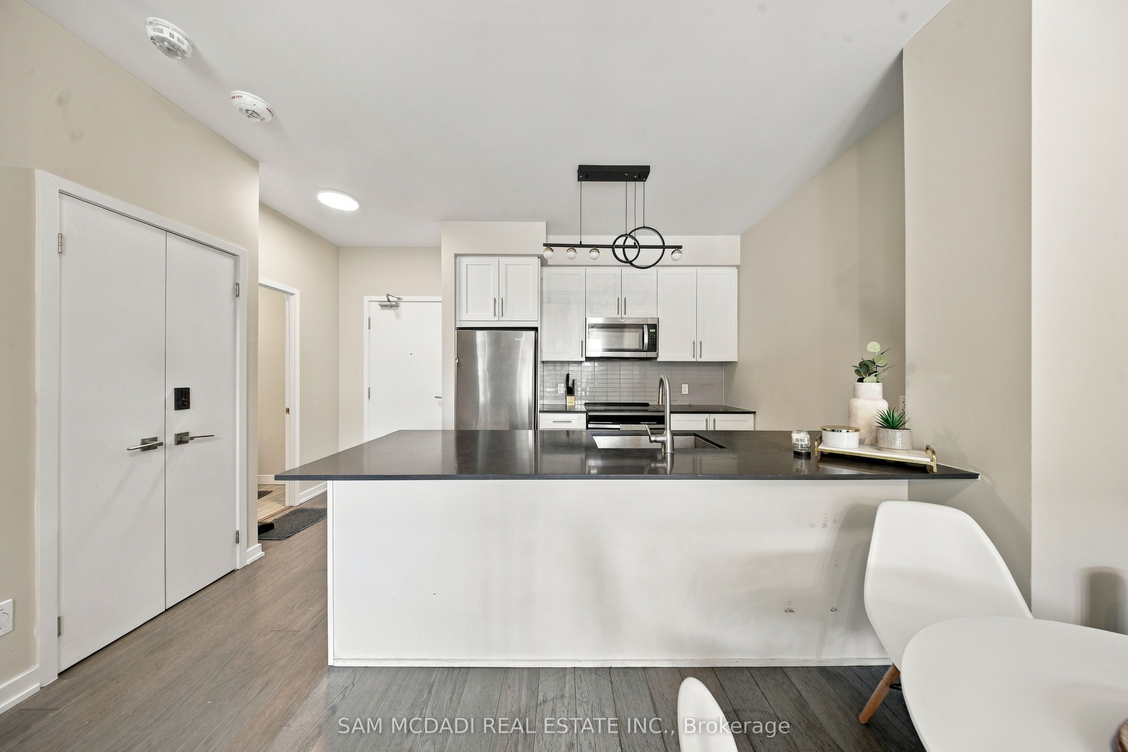 Unit 6 - 4055 Parkside Village Drive, Mississauga 4