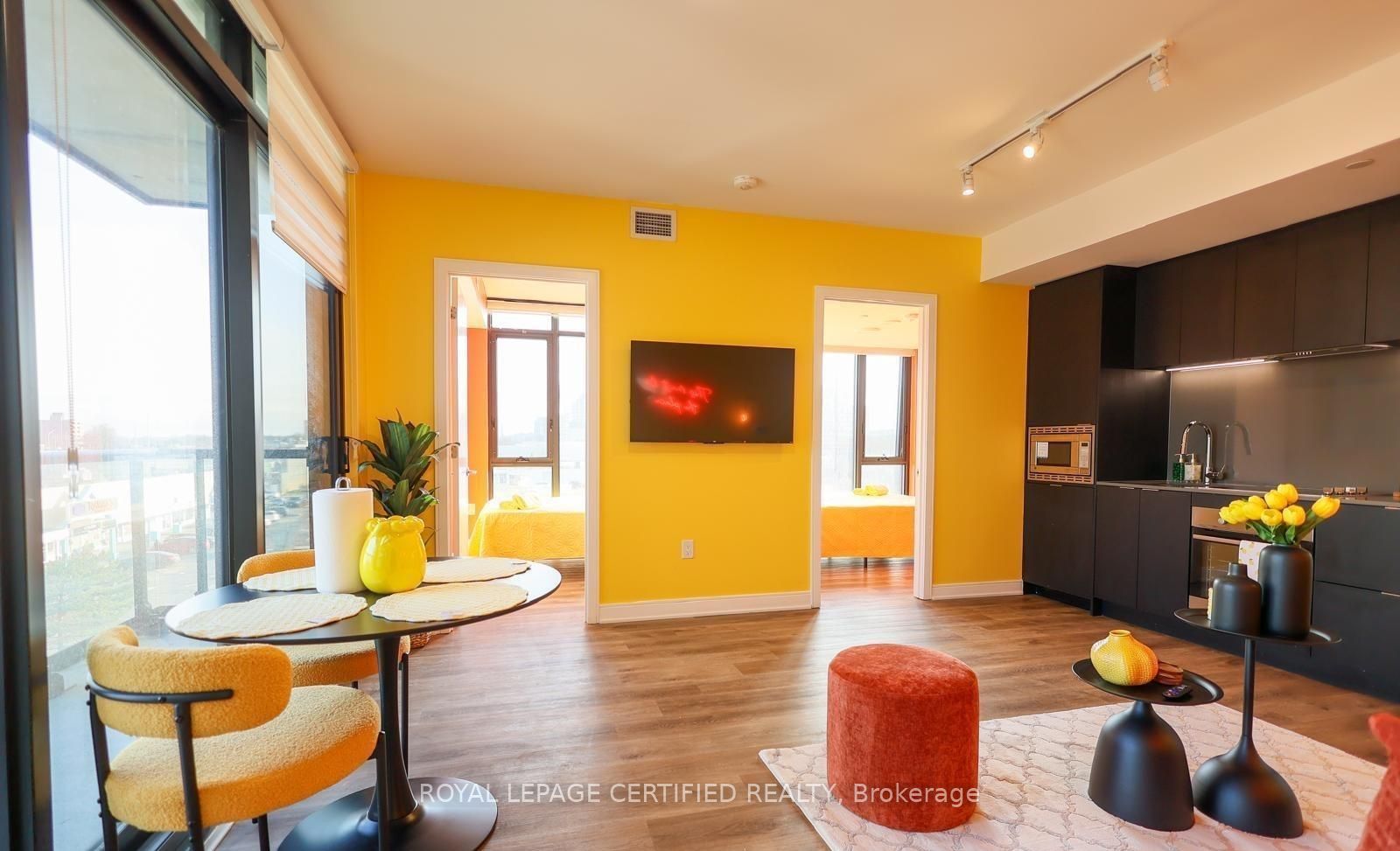 Unit 302 - 86 Dundas Street E, Mississauga 4