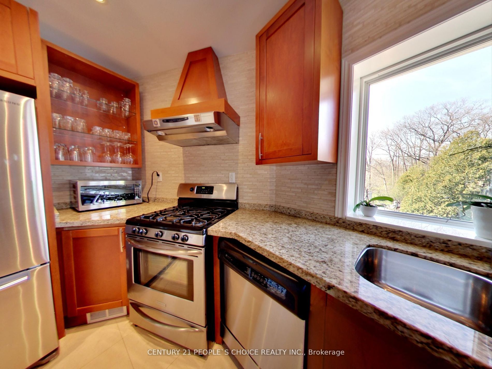 63 Stephen Drive, Etobicoke 3
