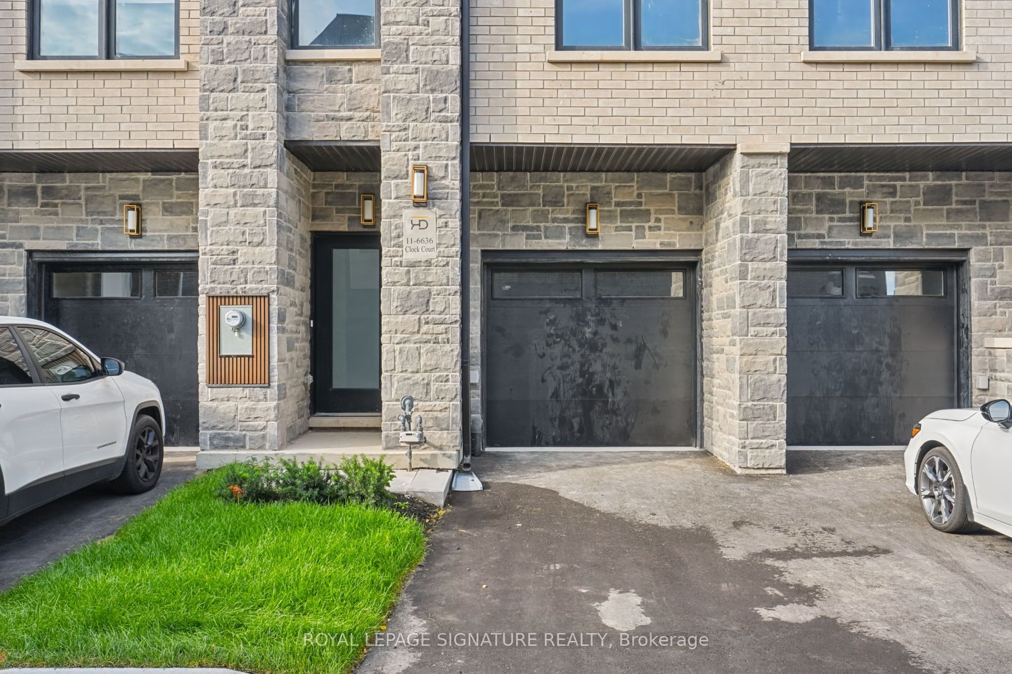 Unit 11 - 6636 Clock Court, Mississauga 2