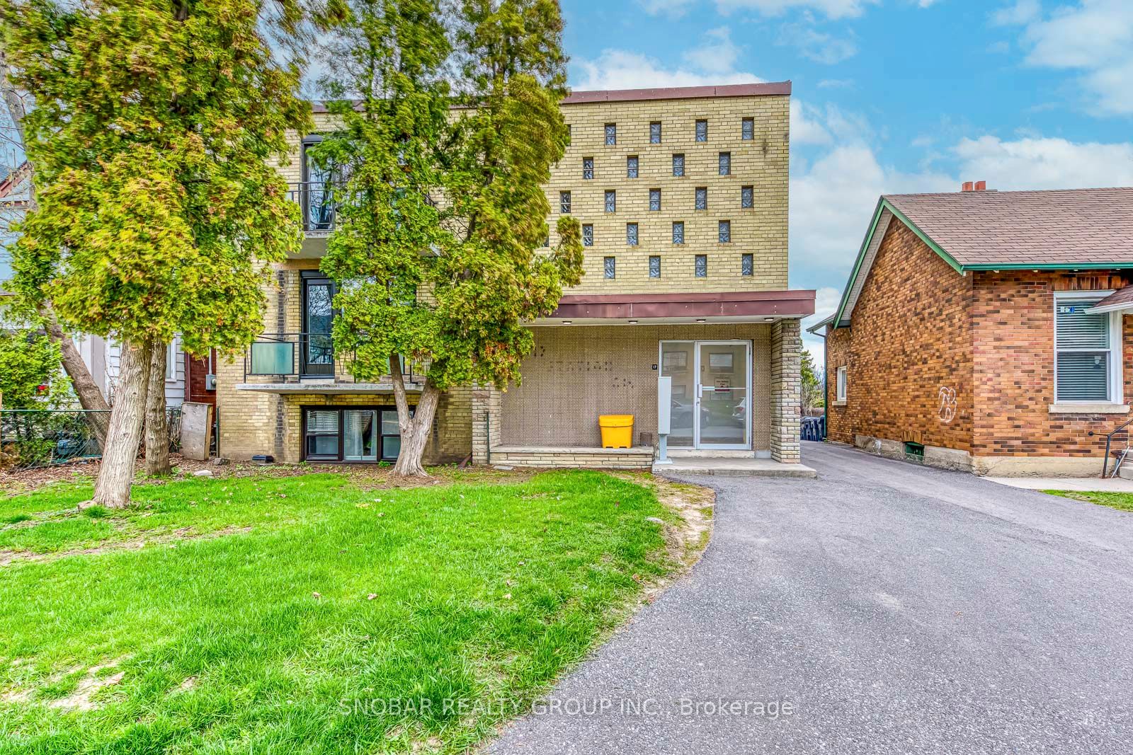 Unit 11 - 17 Station Road, Etobicoke 2