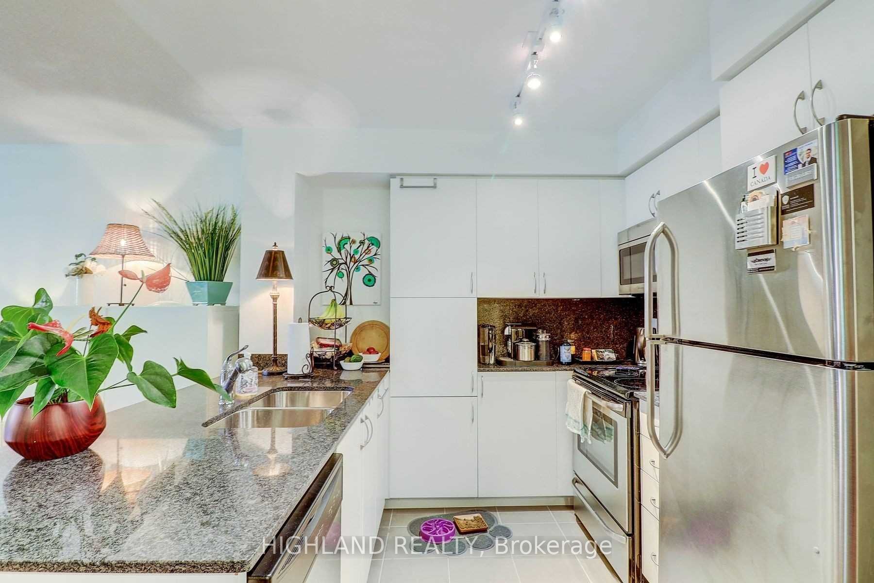 Unit 303 - 800 Lawrence Avenue W, North York 4