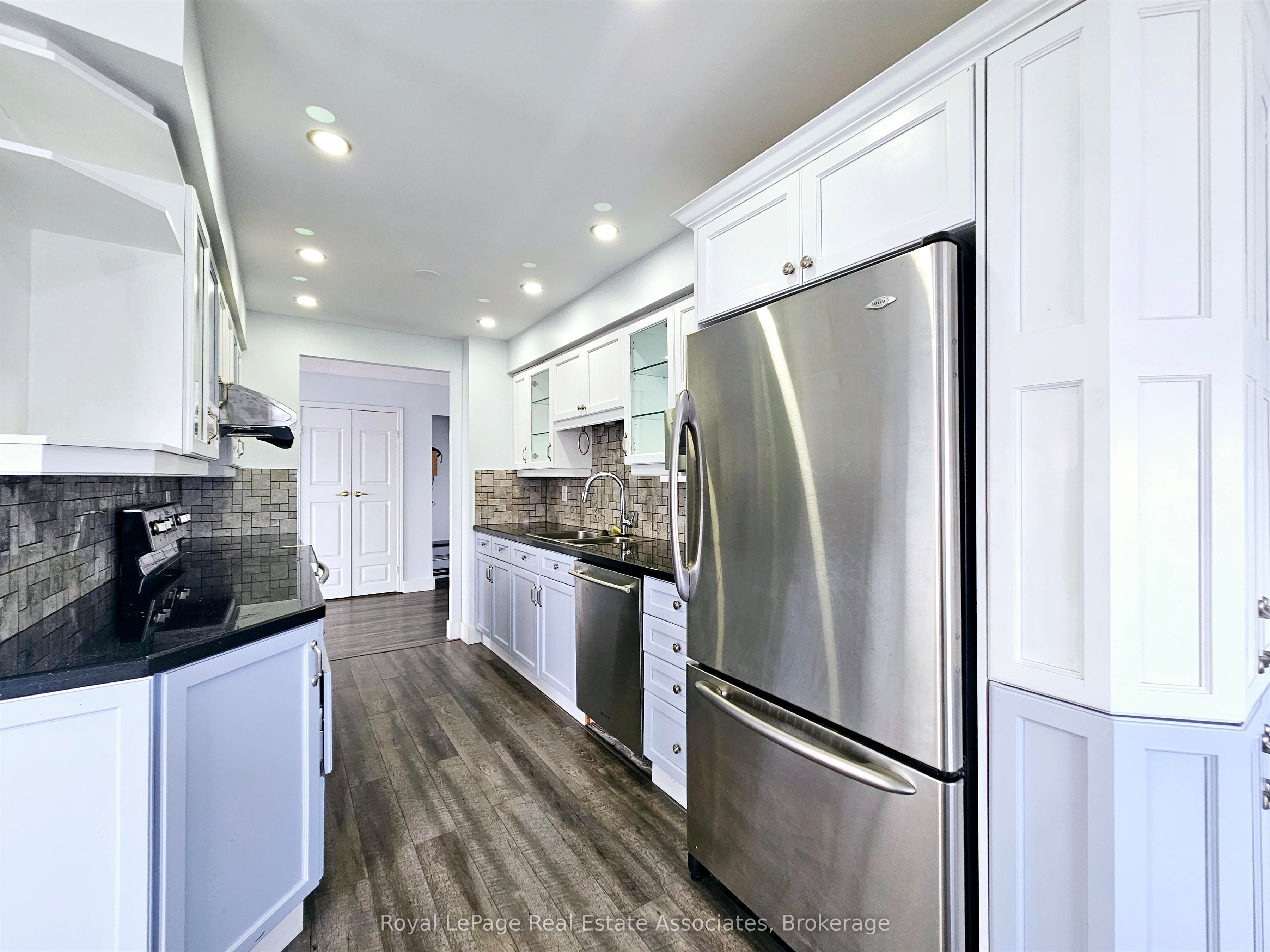 Unit 2425 - 25 Kingsbridge Garden Circle, Mississauga 5