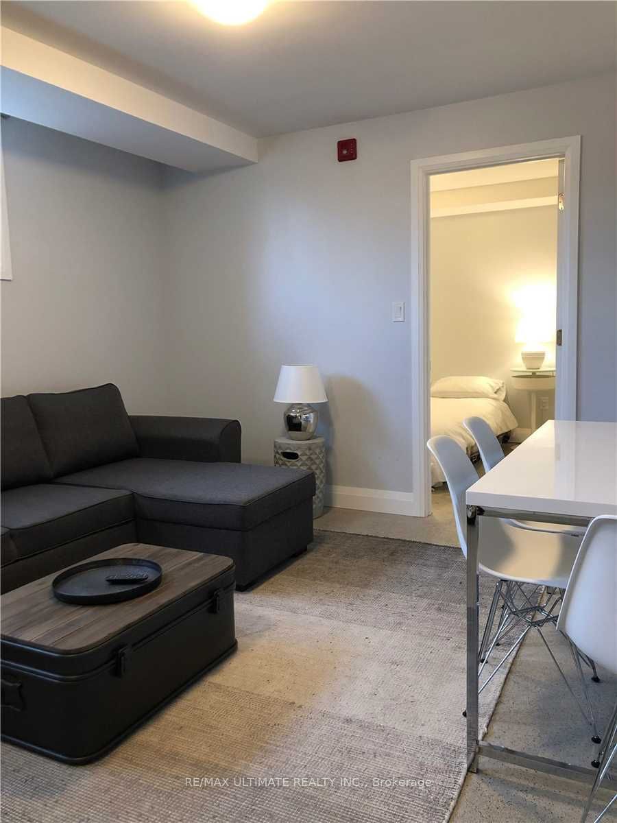 Unit 9 - 230 South Kingsway, Toronto 3
