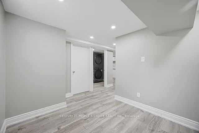 Unit Lower - 249 Burnhamthorpe Road, Etobicoke 3